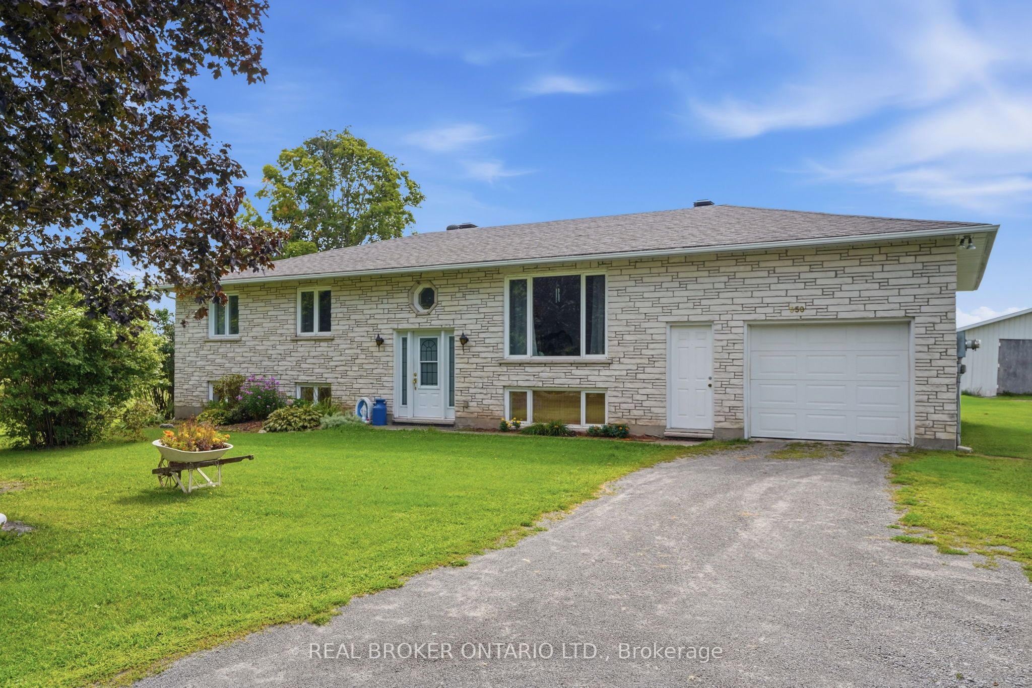 550 Concession 1 Road, Alfred and Plantagenet, ON K0B 1L0 photo 2