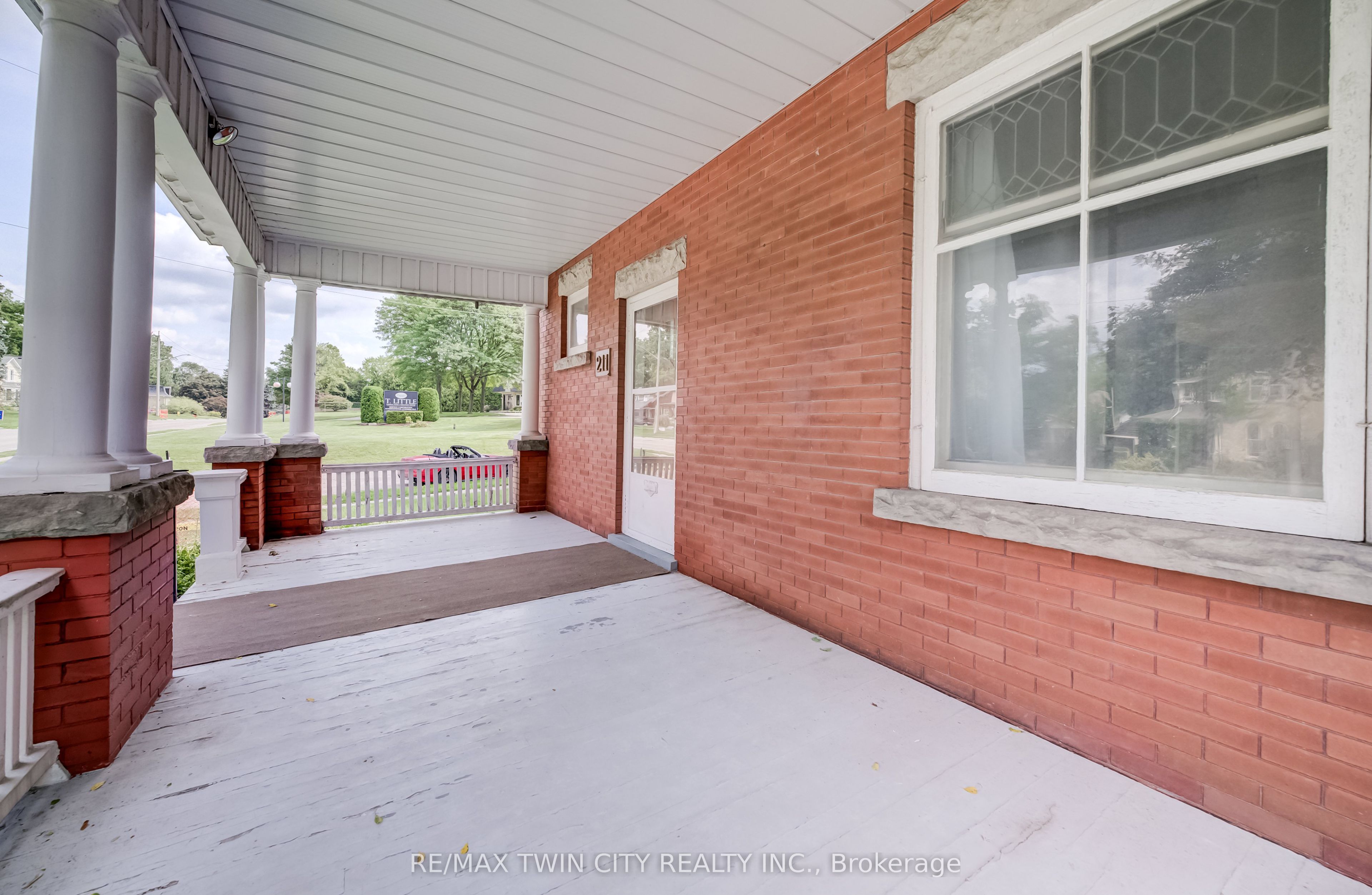 211 Main Street, Cambridge, ON N1R 1X1 photo 2