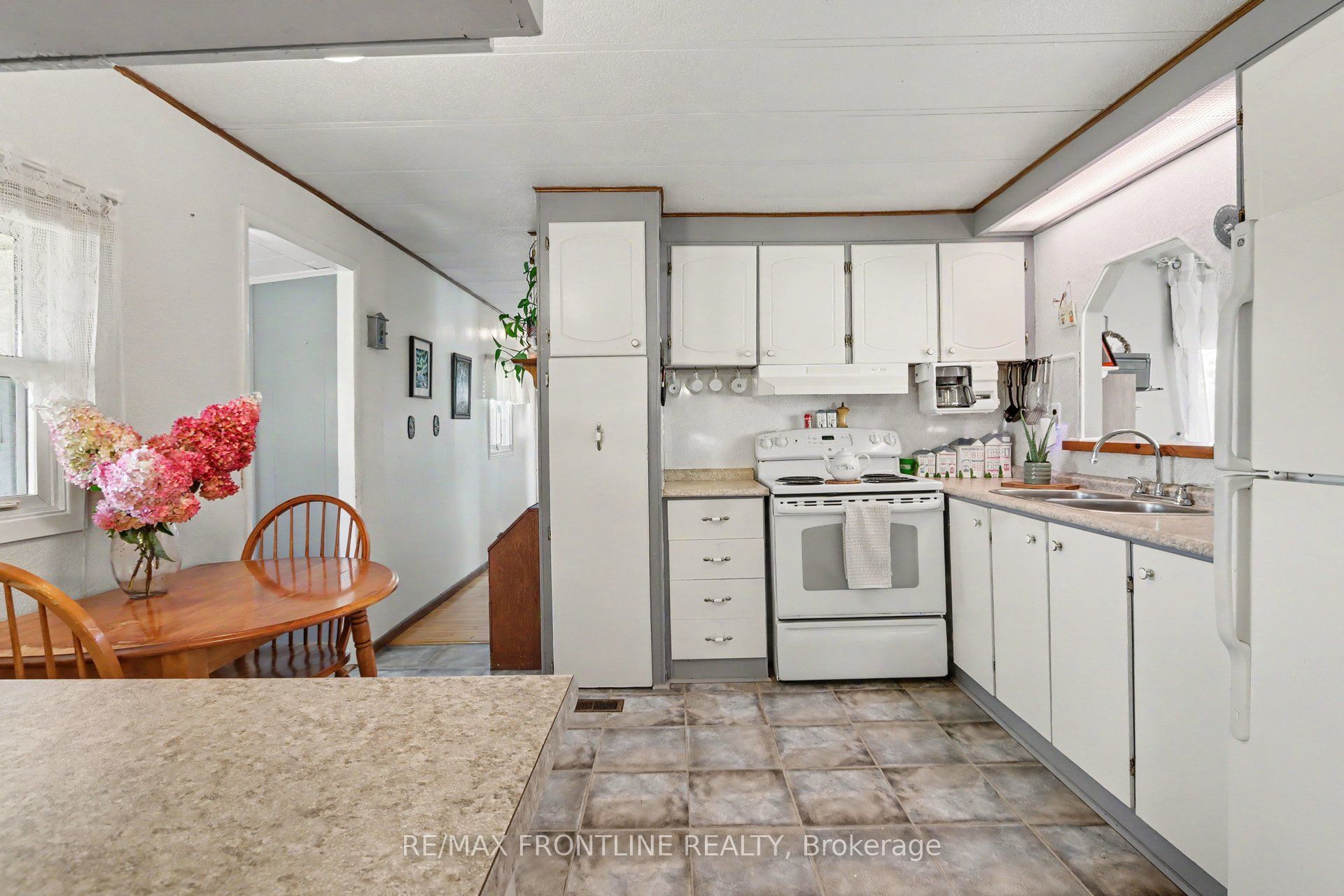 2113 Christie Lake Road, Tay Valley, ON K7H 3C6 photo 5