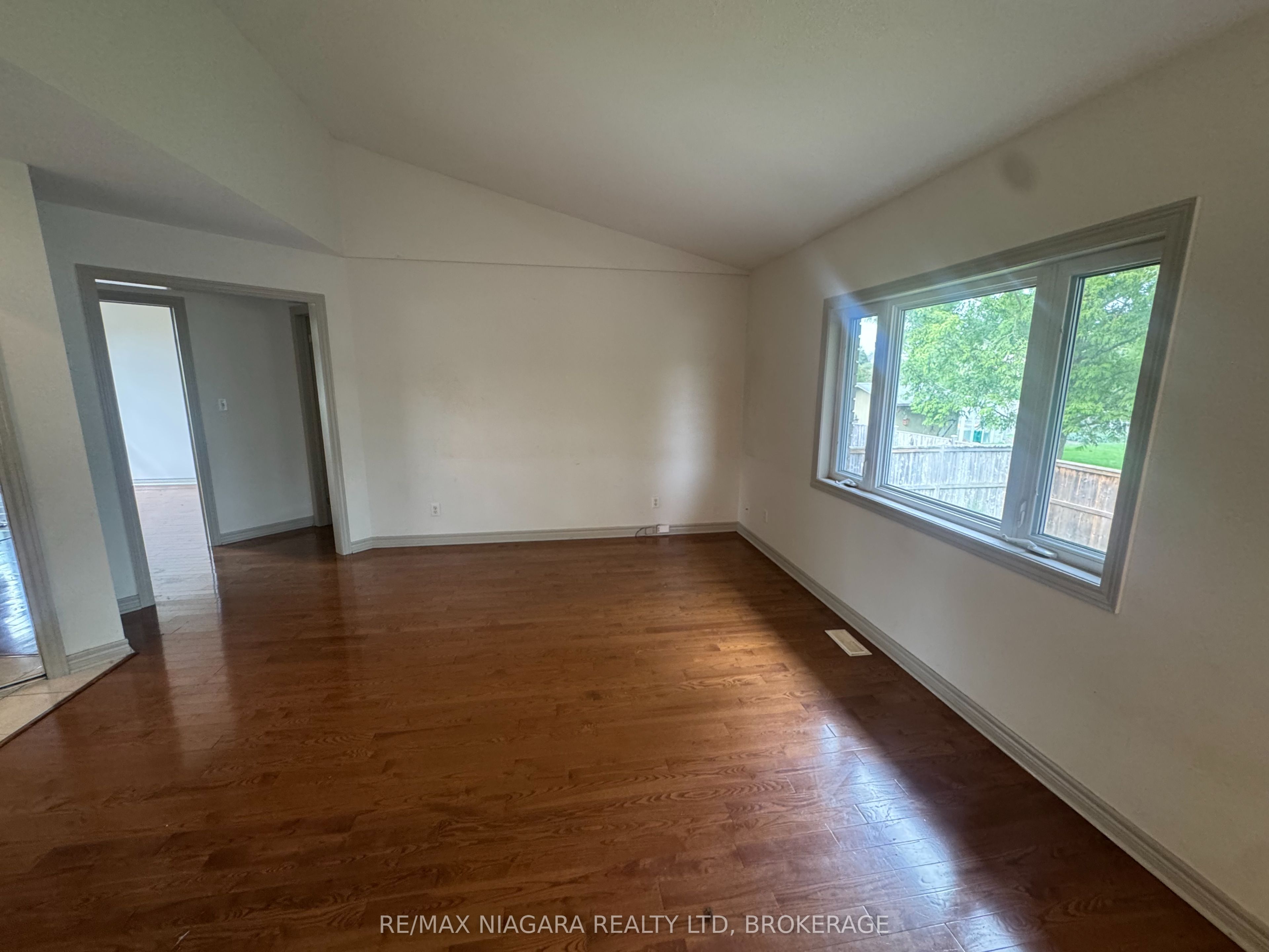 72 Ridge Road S, Fort Erie, ON L0S 1B0 photo 4
