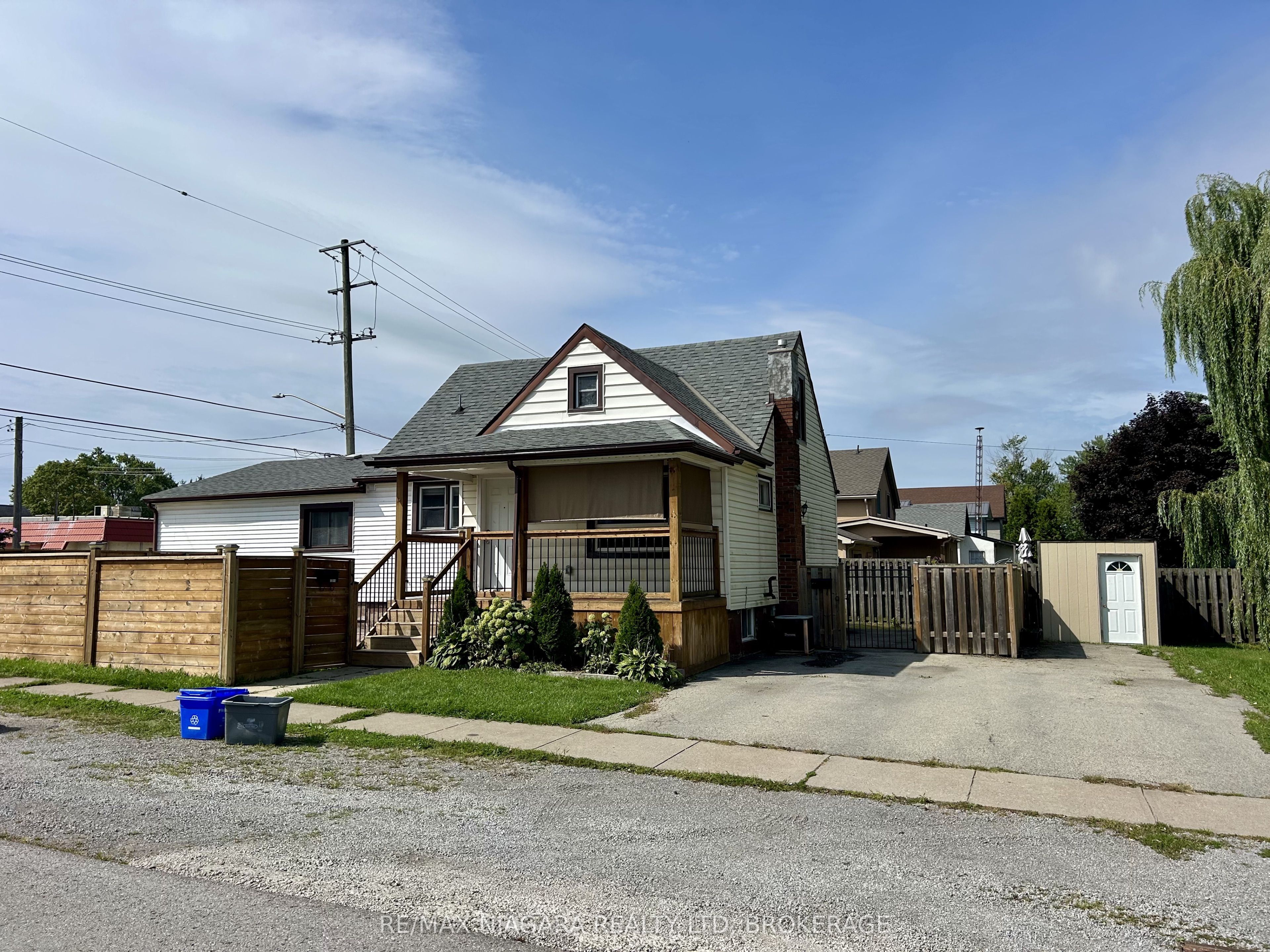 130 Killaly Street E, Port Colborne, ON L3K 1N6 photo 2