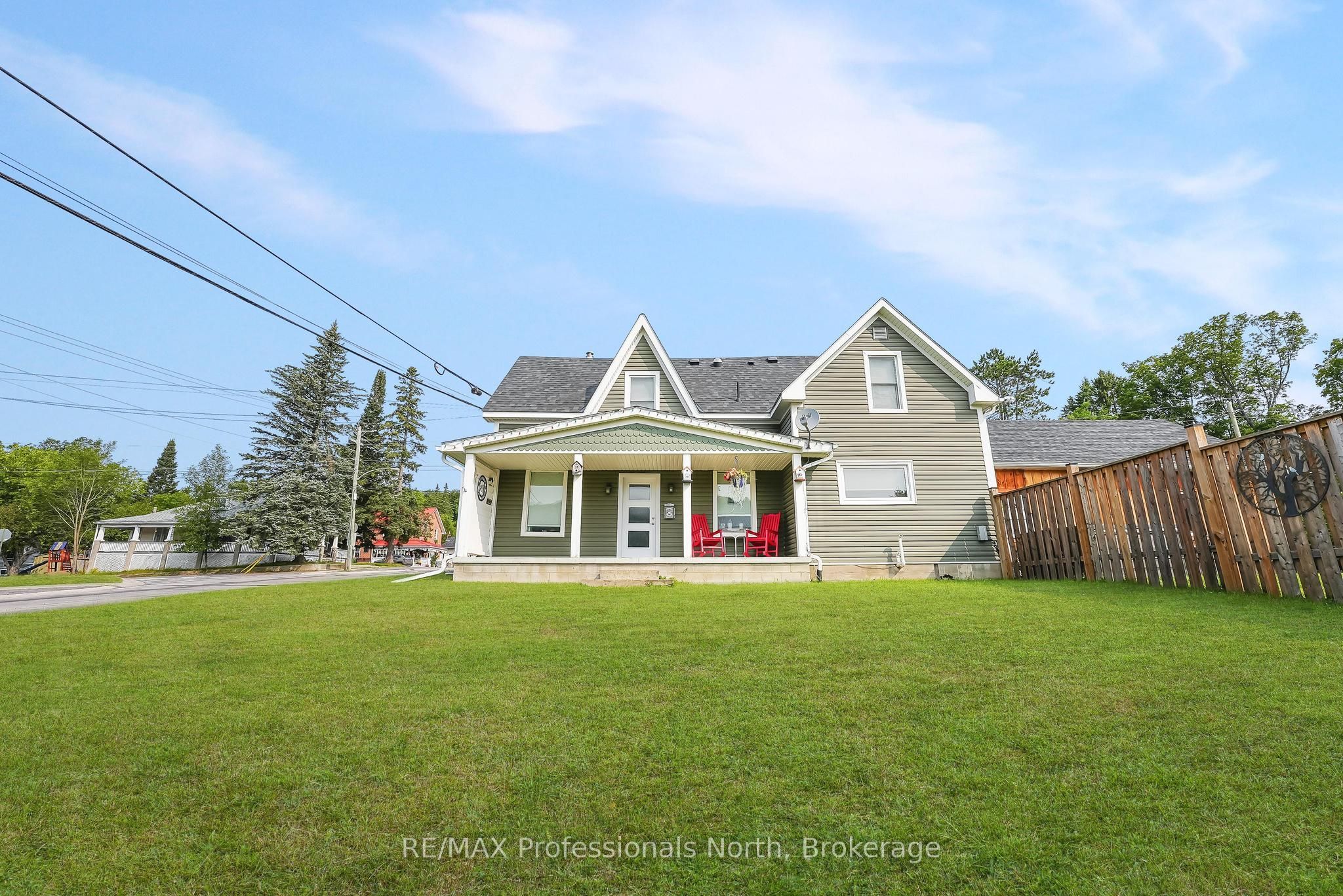 33 Maple Avenue, Dysart et al, ON K0M 1S0 photo 2
