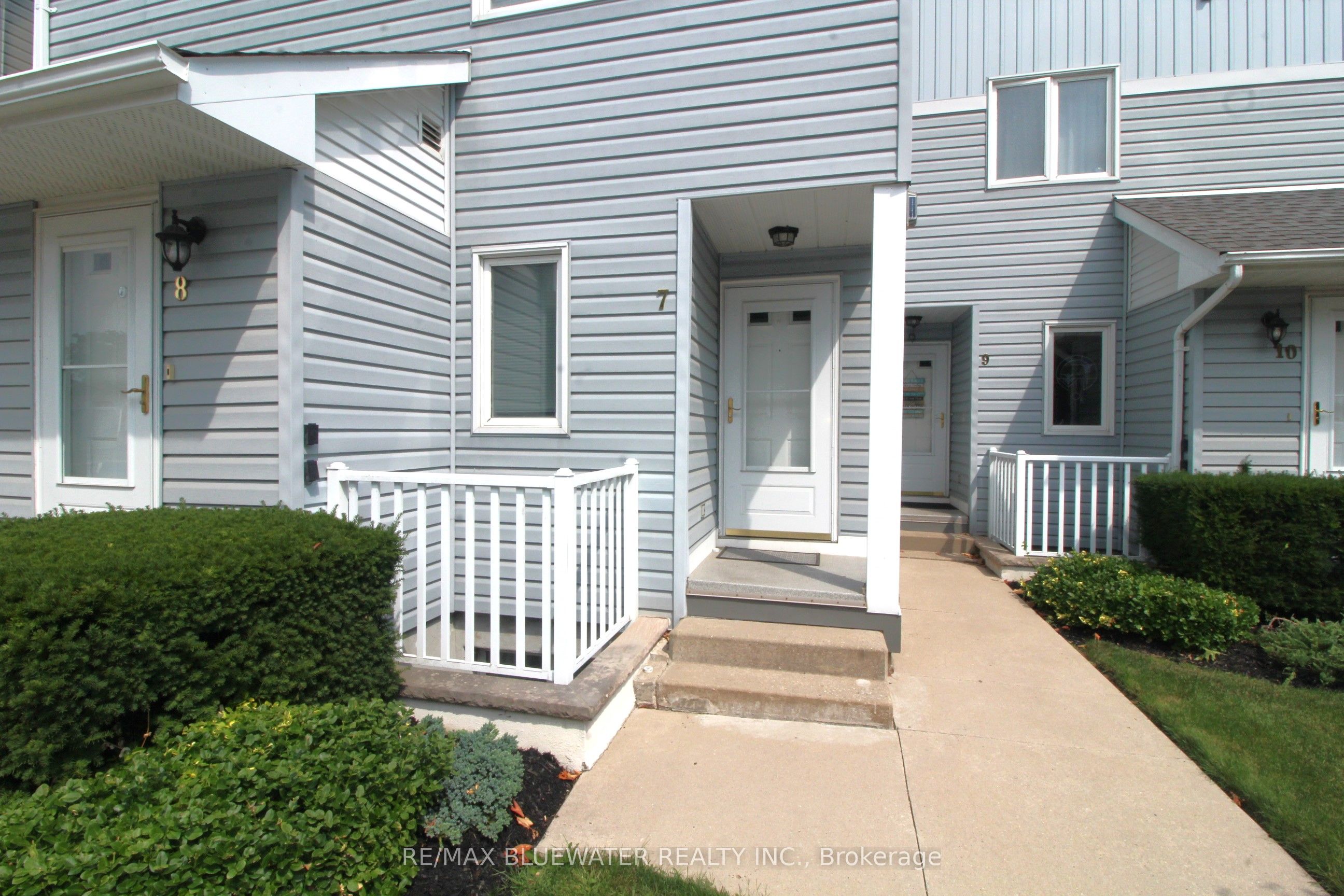 48 Ontario Street S 7, Lambton Shores, ON N0M 1T0 photo 5