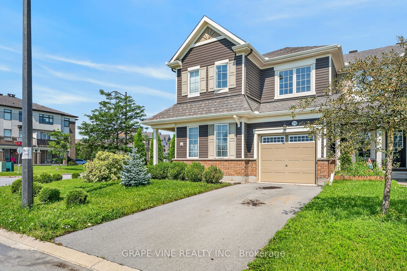 210 CLINTONIA Street, Kanata, ON K2V 0K3 photo 2