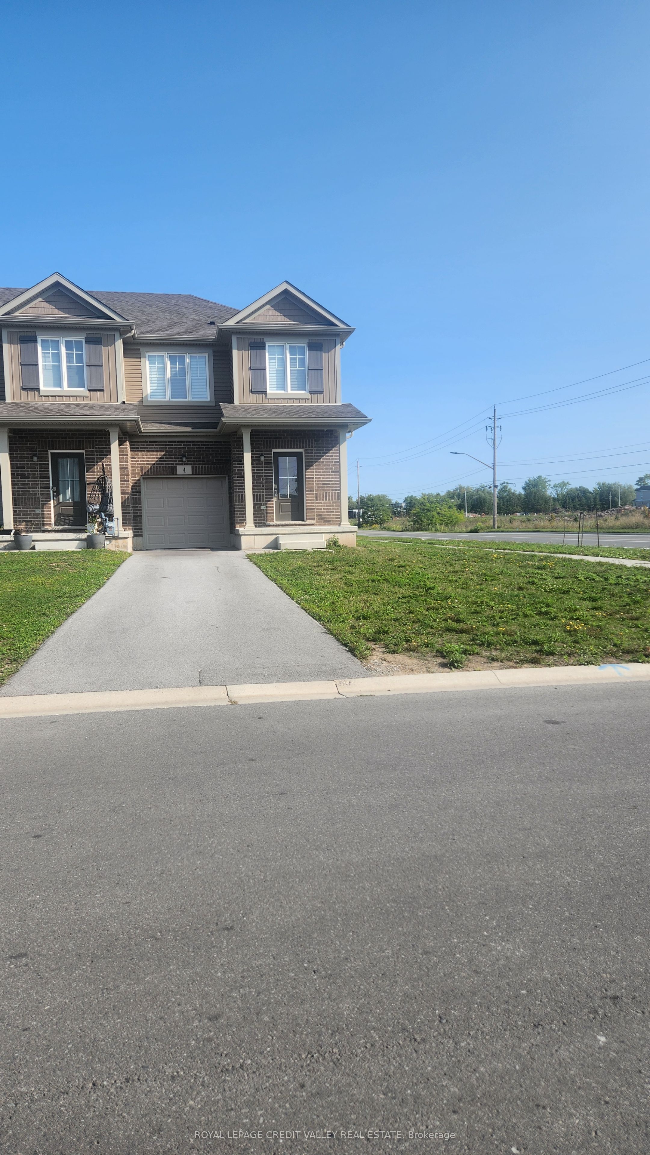 4 Sycamore Street, Welland, ON L3C 0H8