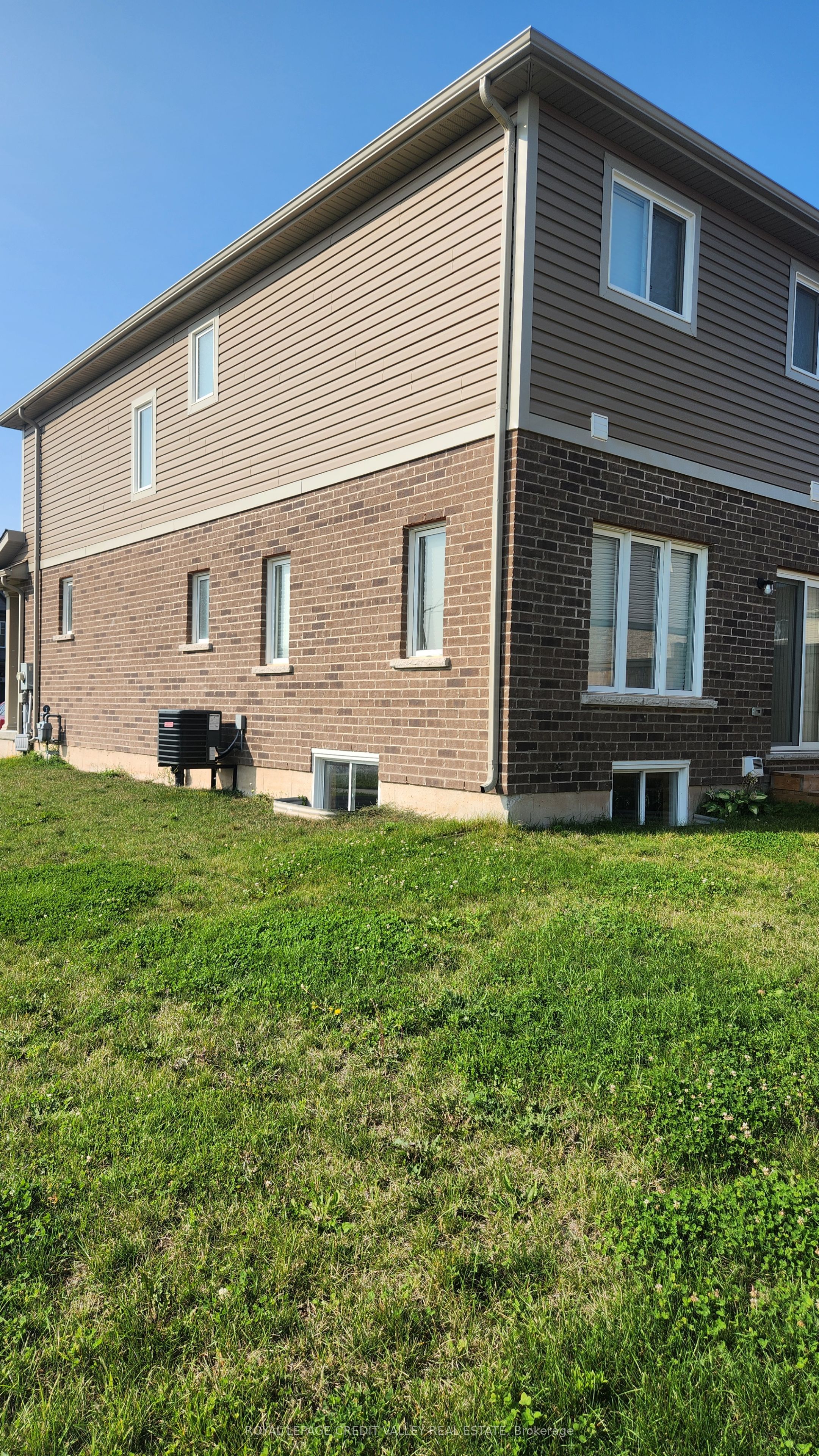 4 Sycamore Street, Welland, ON L3C 0H8 photo 3