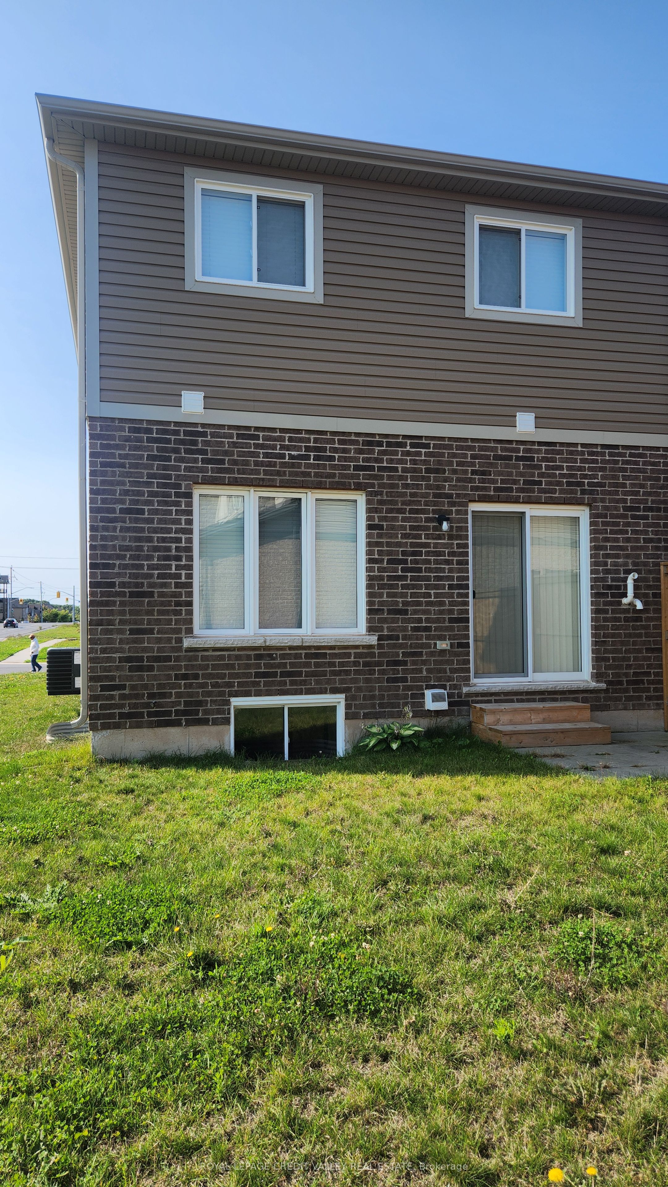 4 Sycamore Street, Welland, ON L3C 0H8 photo 4