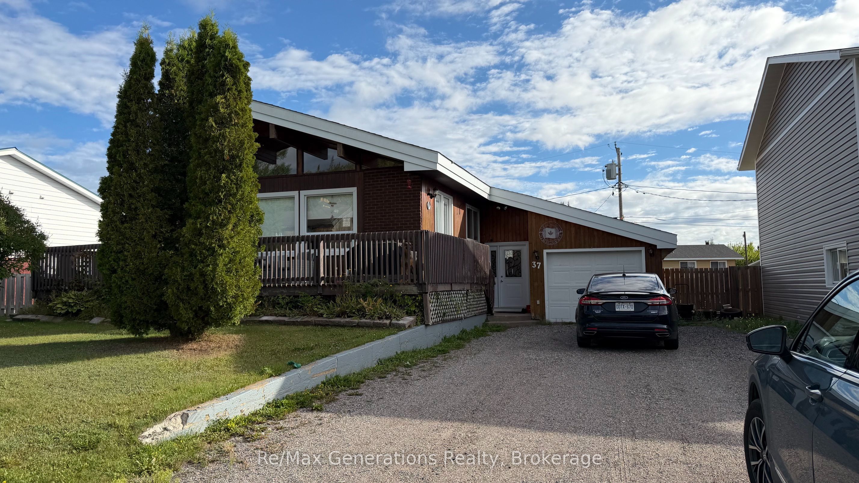37 Southridge Crescent N, Terrace Bay, ON P0T 2W0