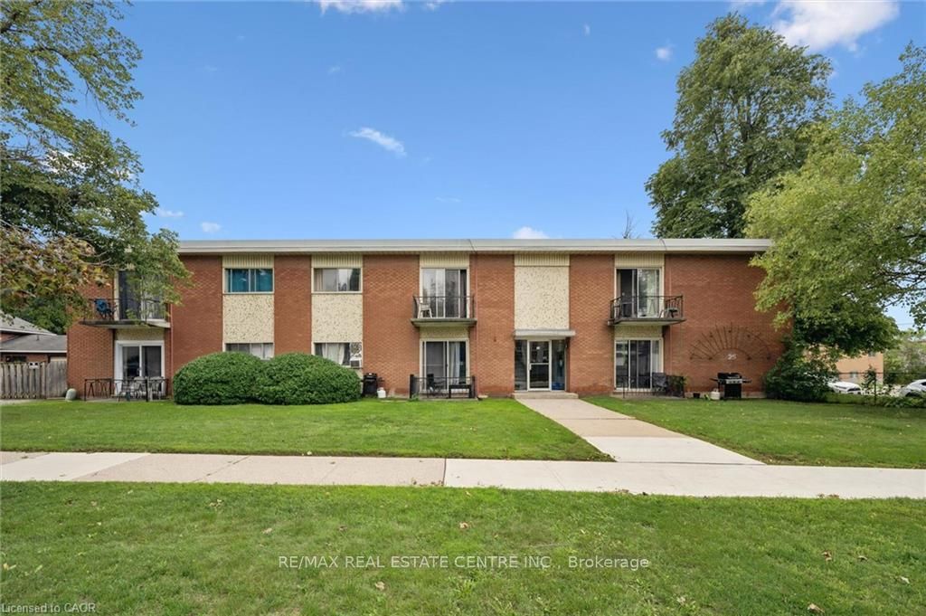 25 Walton Avenue, Kitchener, ON N2C 2B4