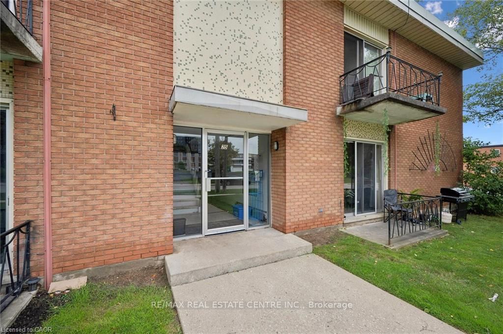 25 Walton Avenue, Kitchener, ON N2C 2B4 photo 2