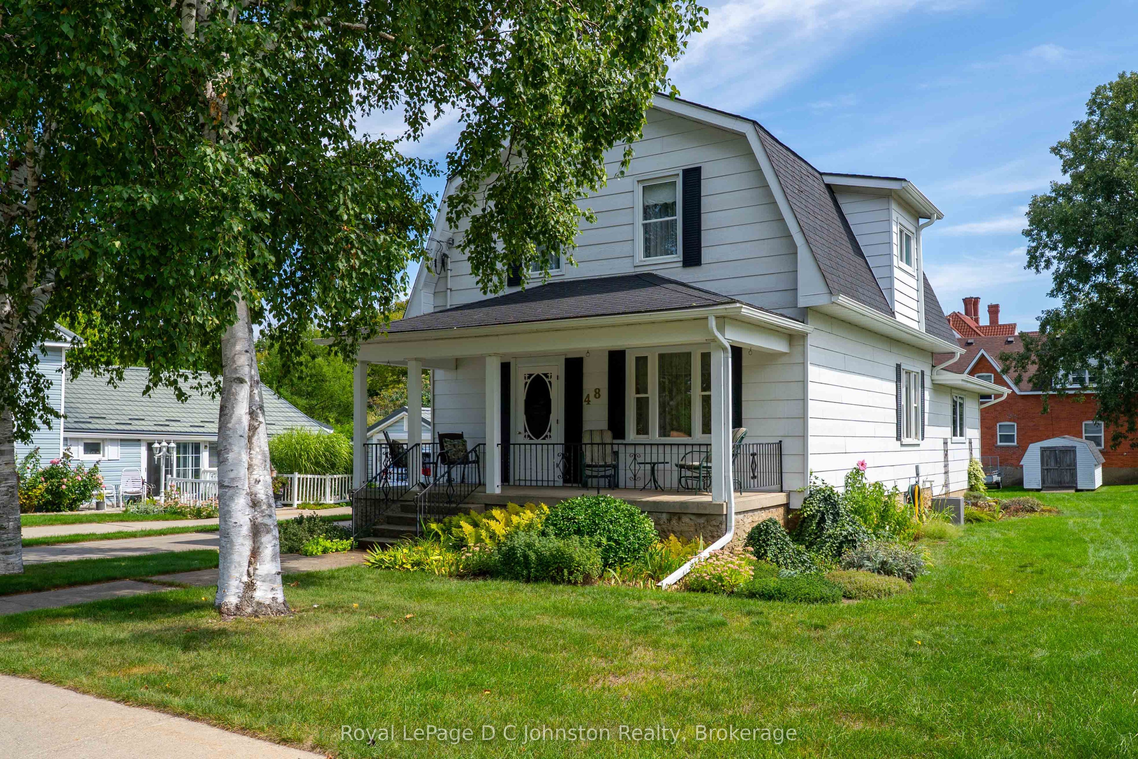 48 Grosvenor Street S, Saugeen Shores, ON N0H 2L0