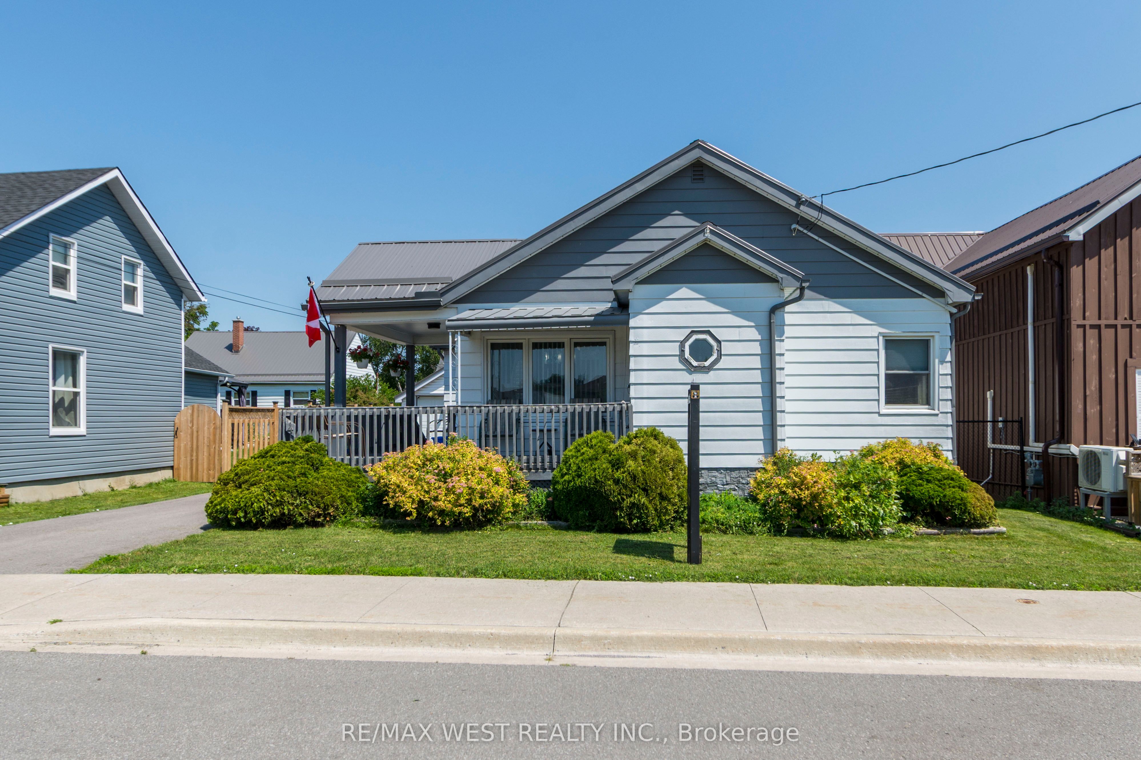 4 George Street, Quinte West, ON K8V 1R1