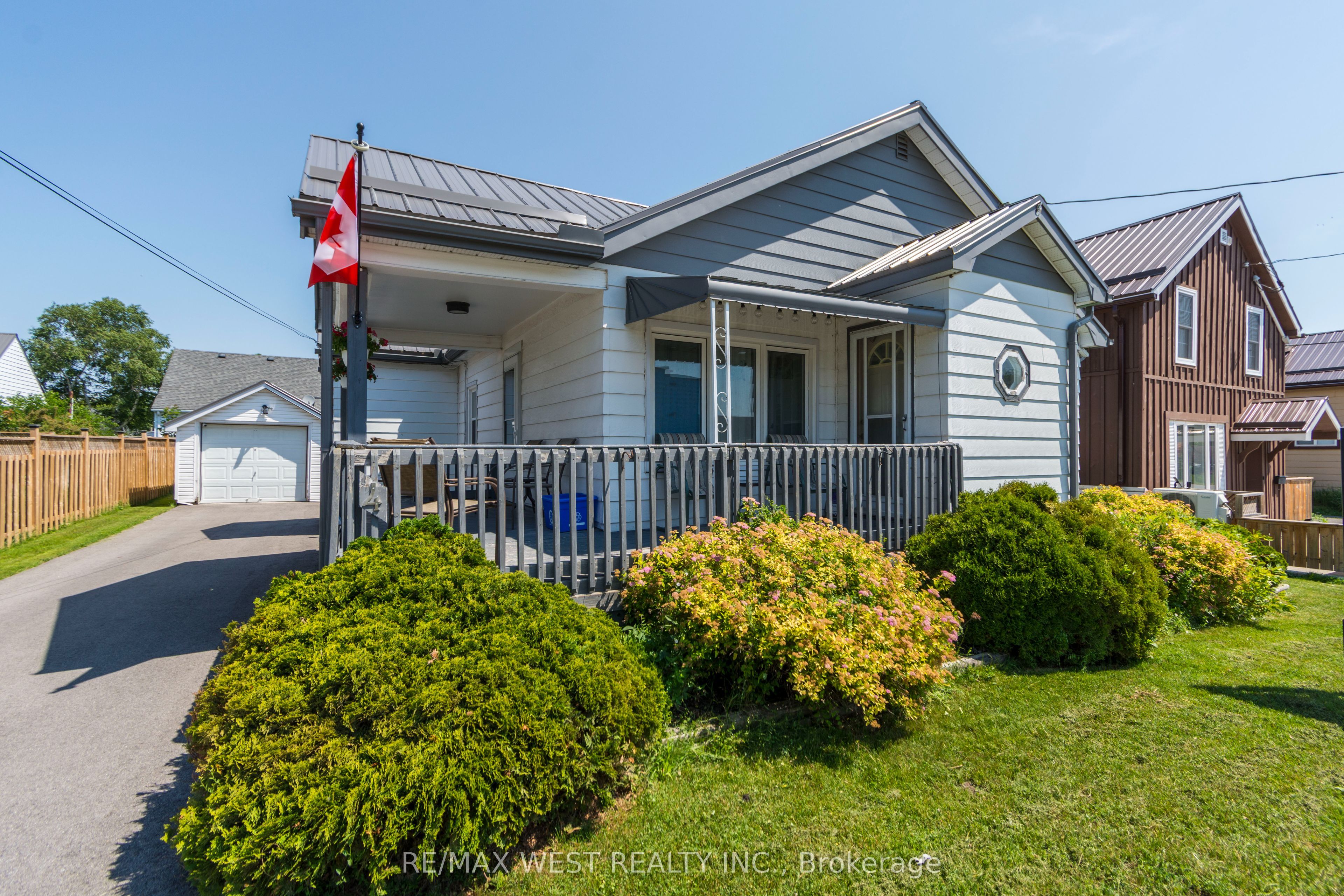 4 George Street, Quinte West, ON K8V 1R1 photo 2