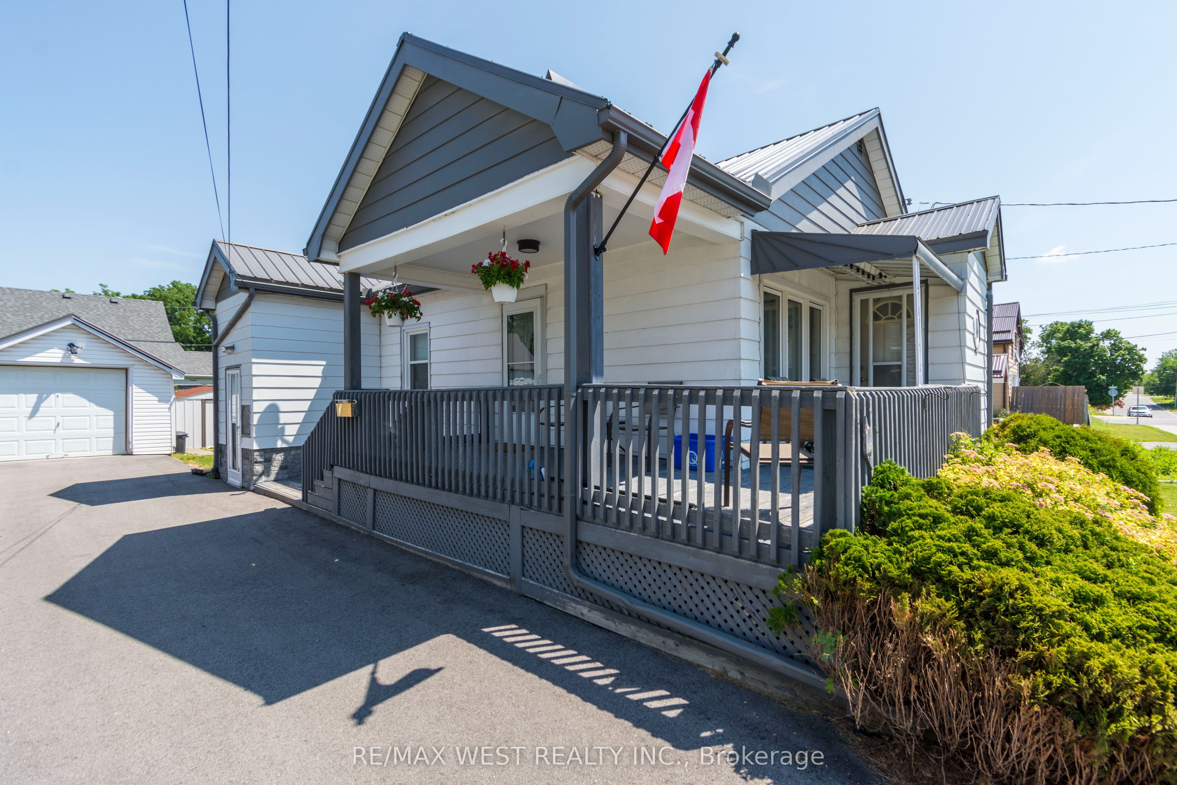 4 George Street, Quinte West, ON K8V 1R1 photo 3