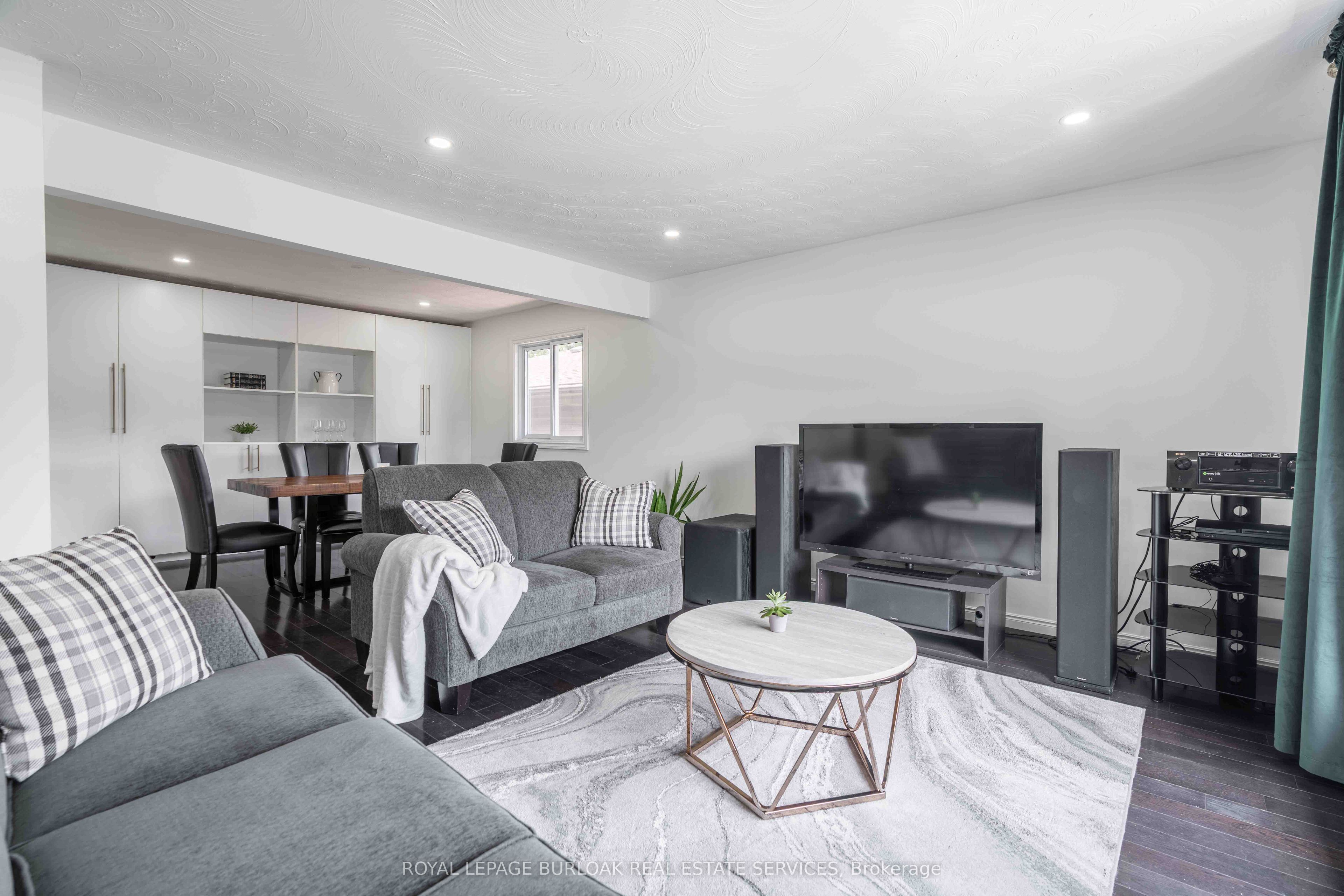 1262 Upper Gage Avenue, Hamilton, ON L8W 1E4