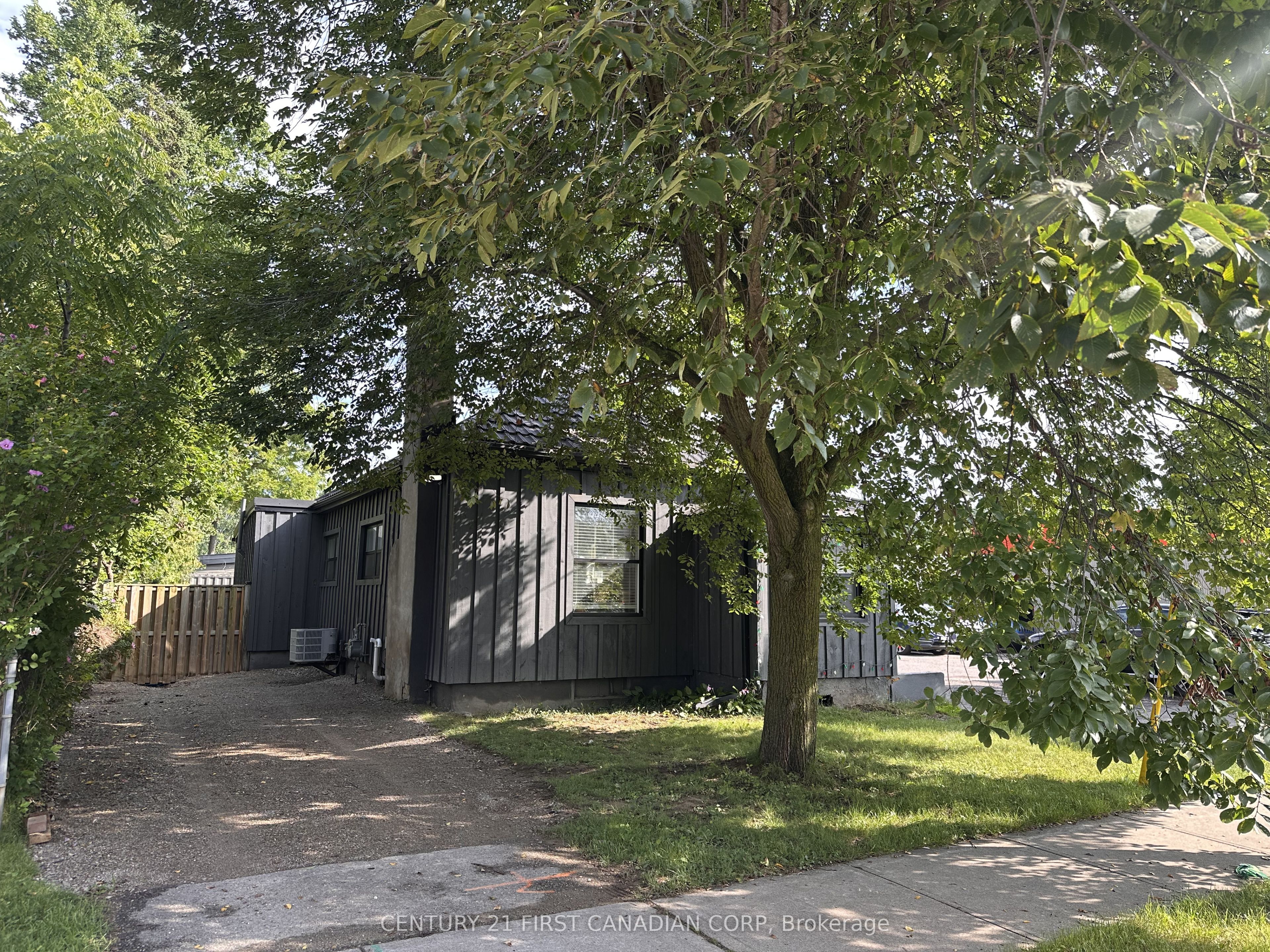 4 Elmwood Place, London South, ON N6J 1J2 photo 2