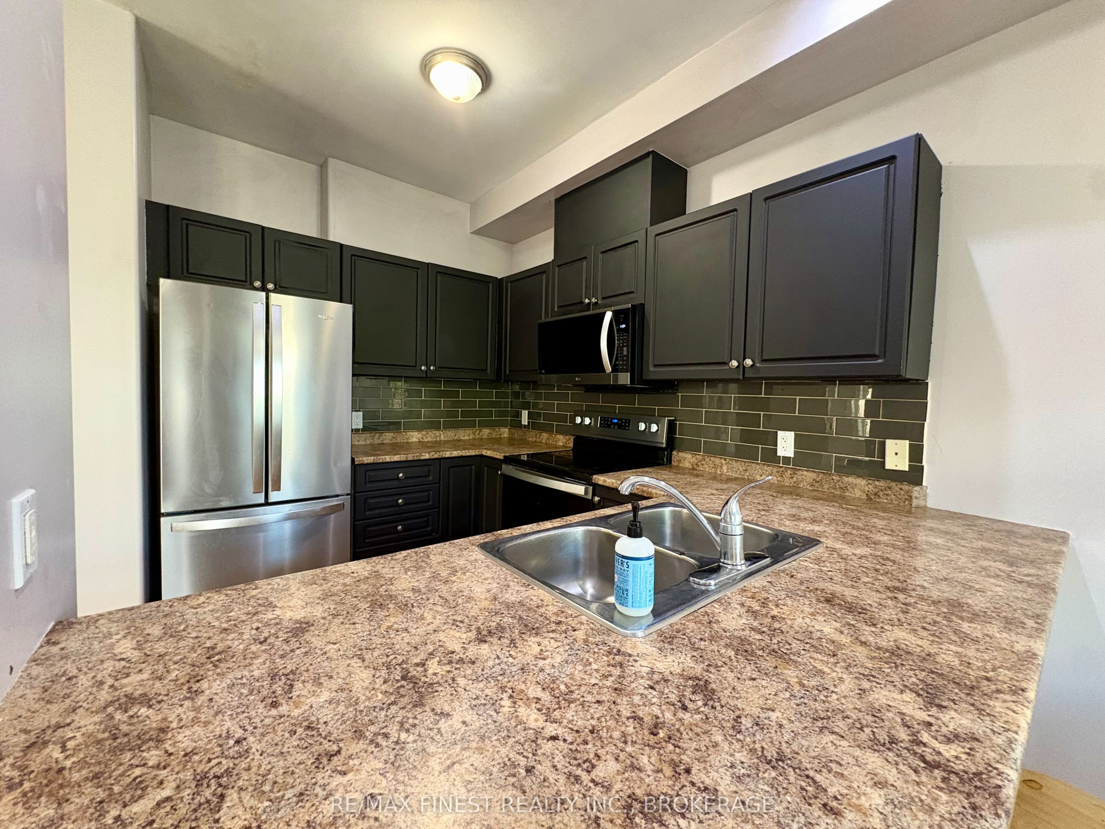 769 NEWMARKET Lane, Kingston, ON K7K 0C8 photo 2