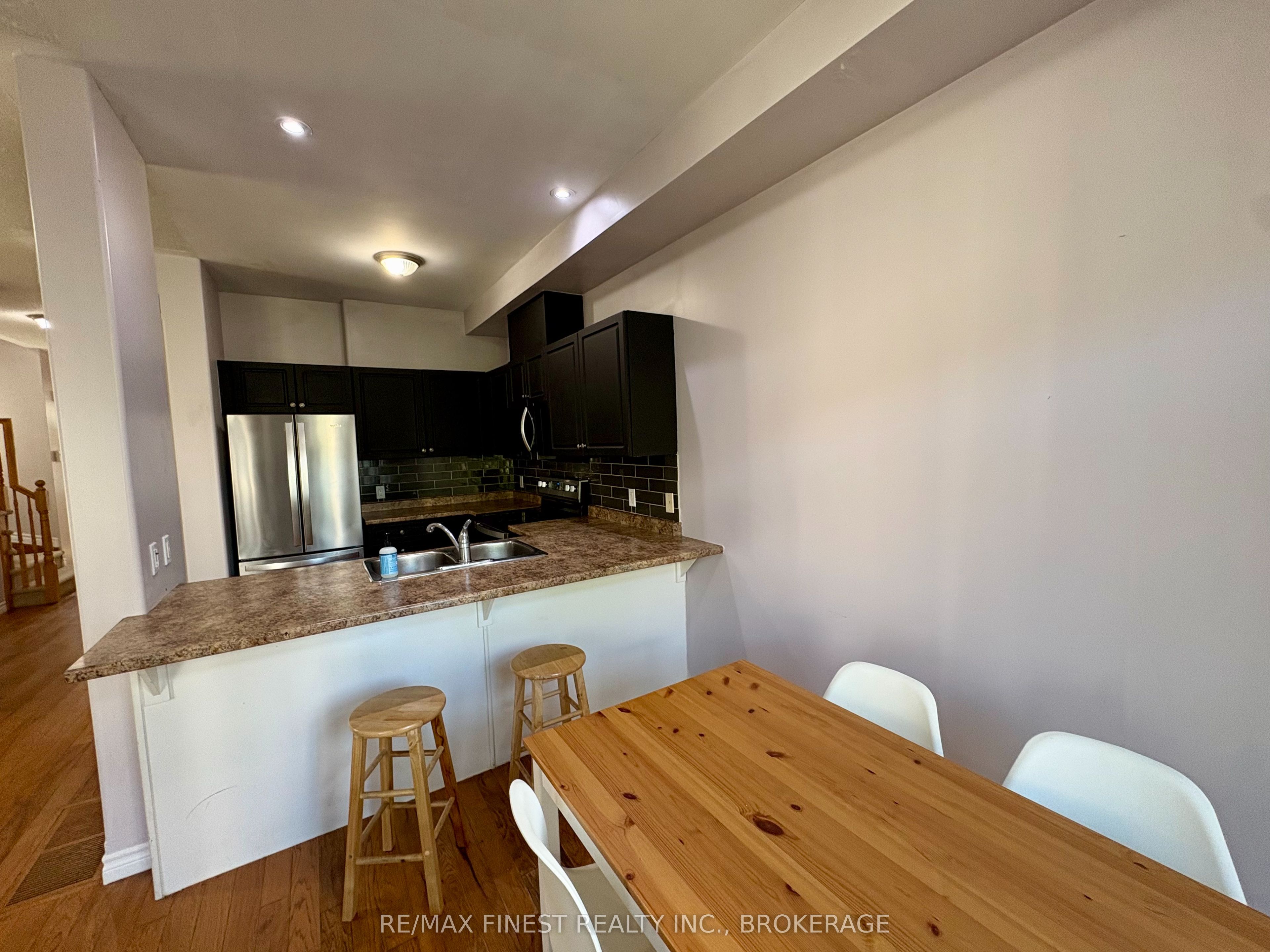769 NEWMARKET Lane, Kingston, ON K7K 0C8 photo 3