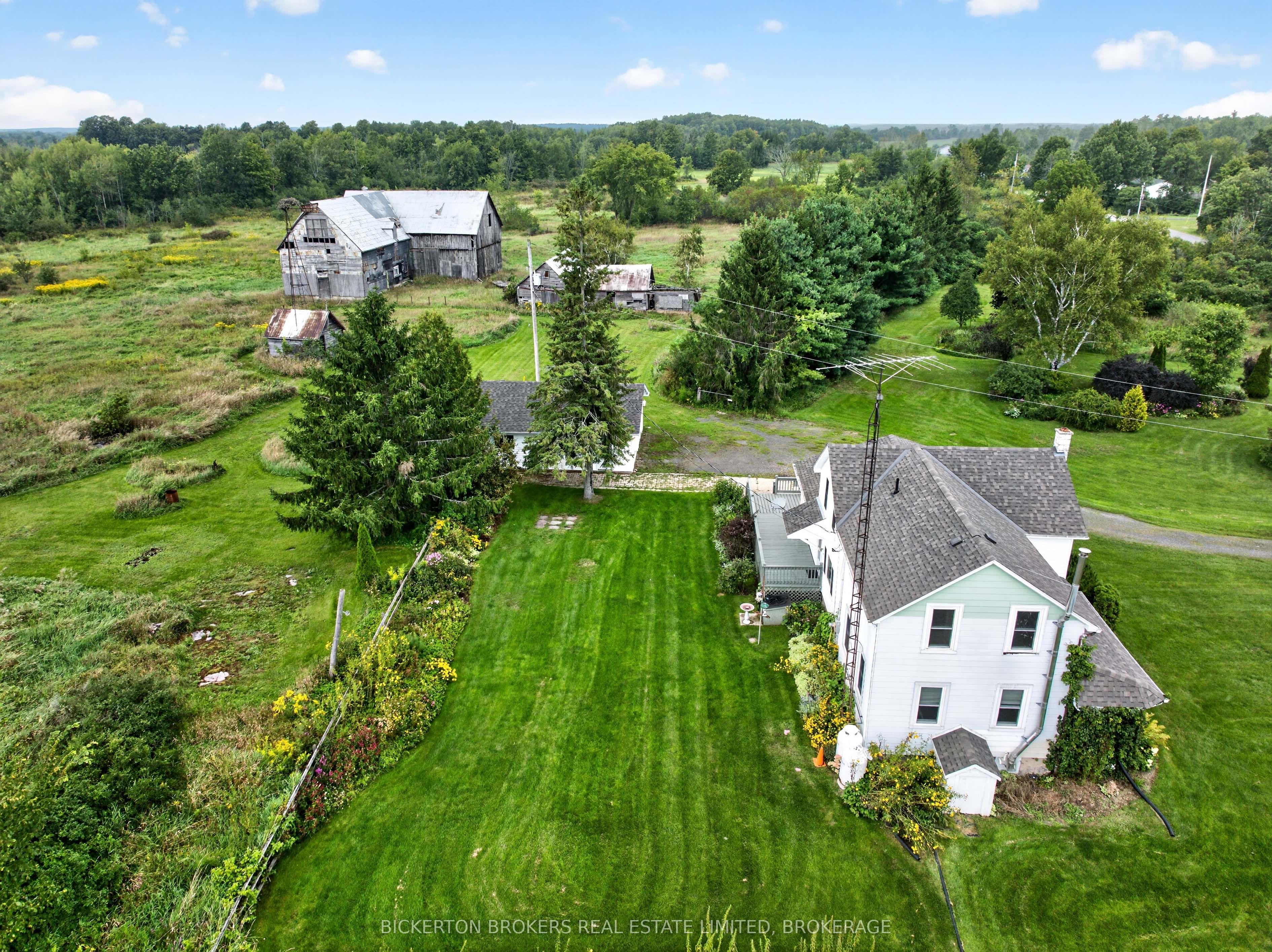 852 Kyes Road, Front of Leeds & Seeleys Bay, ON K0E 1L0 photo 4