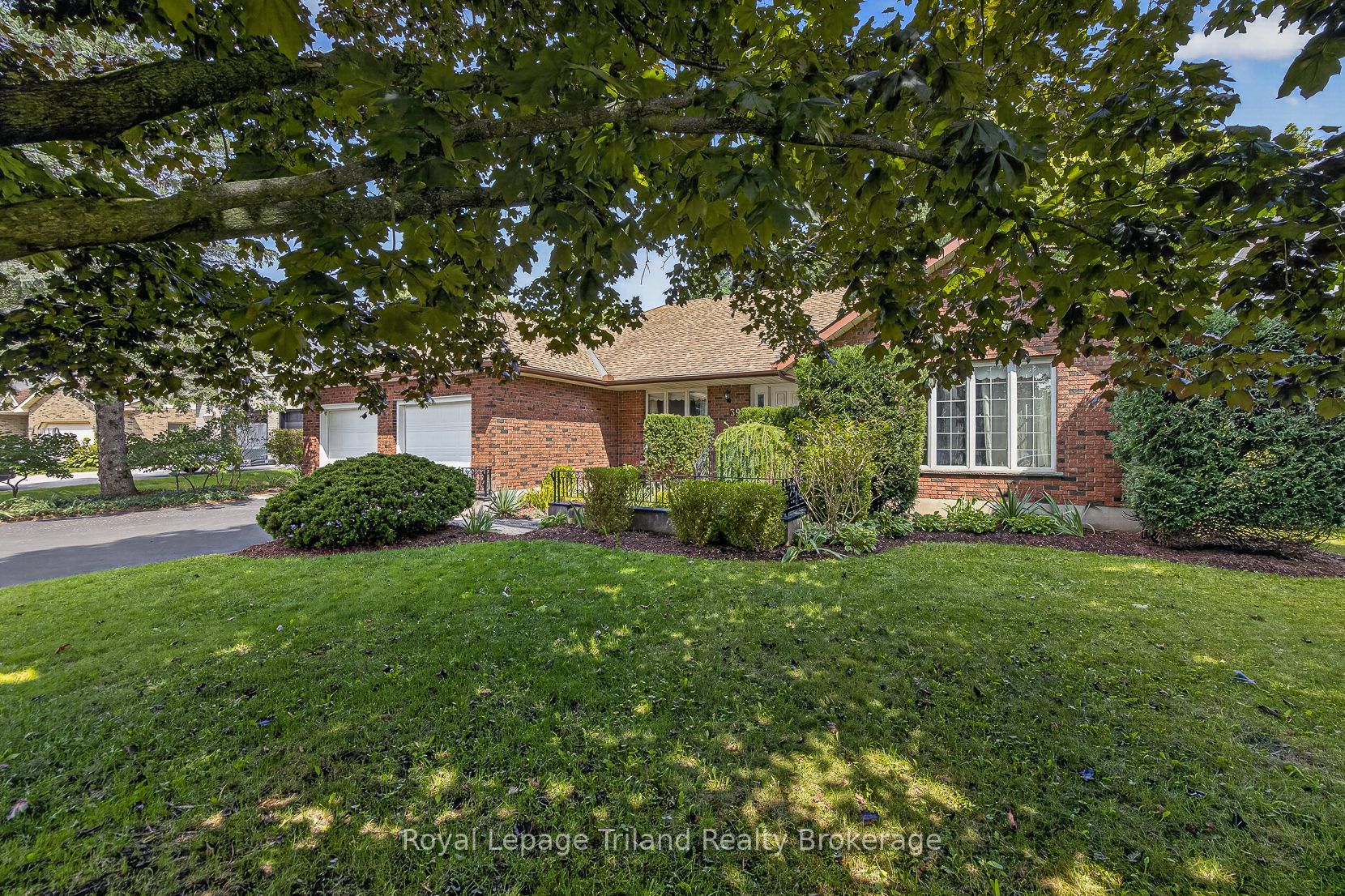 39 Clear Valley Drive, Tillsonburg, ON N4G 4Y7 photo 3