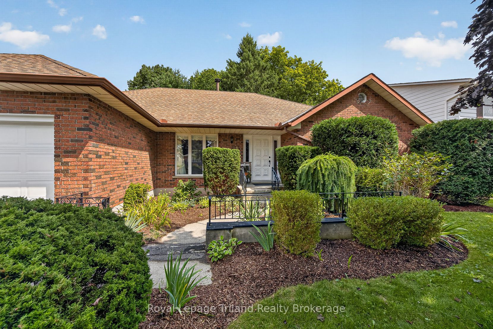 39 Clear Valley Drive, Tillsonburg, ON N4G 4Y7 photo 4