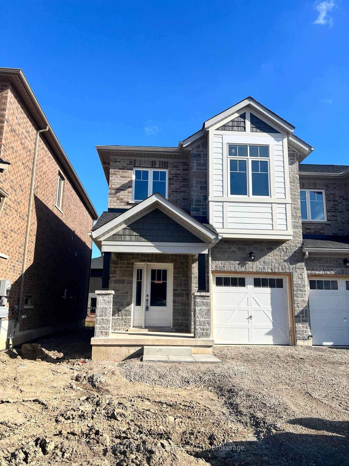 11 Sapphire Way, Thorold, ON L2V 0L4