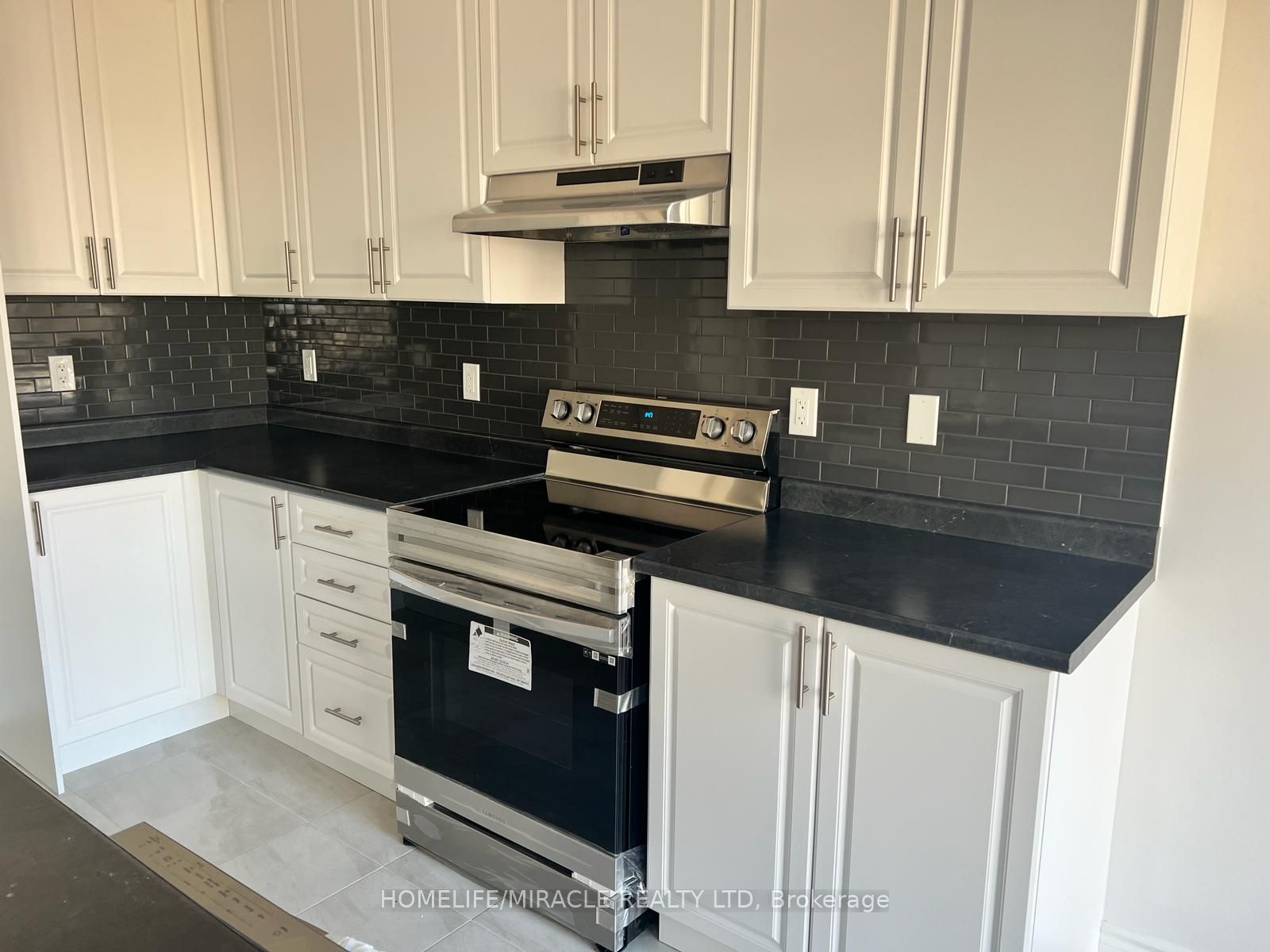 11 Sapphire Way, Thorold, ON L2V 0L4 photo 3
