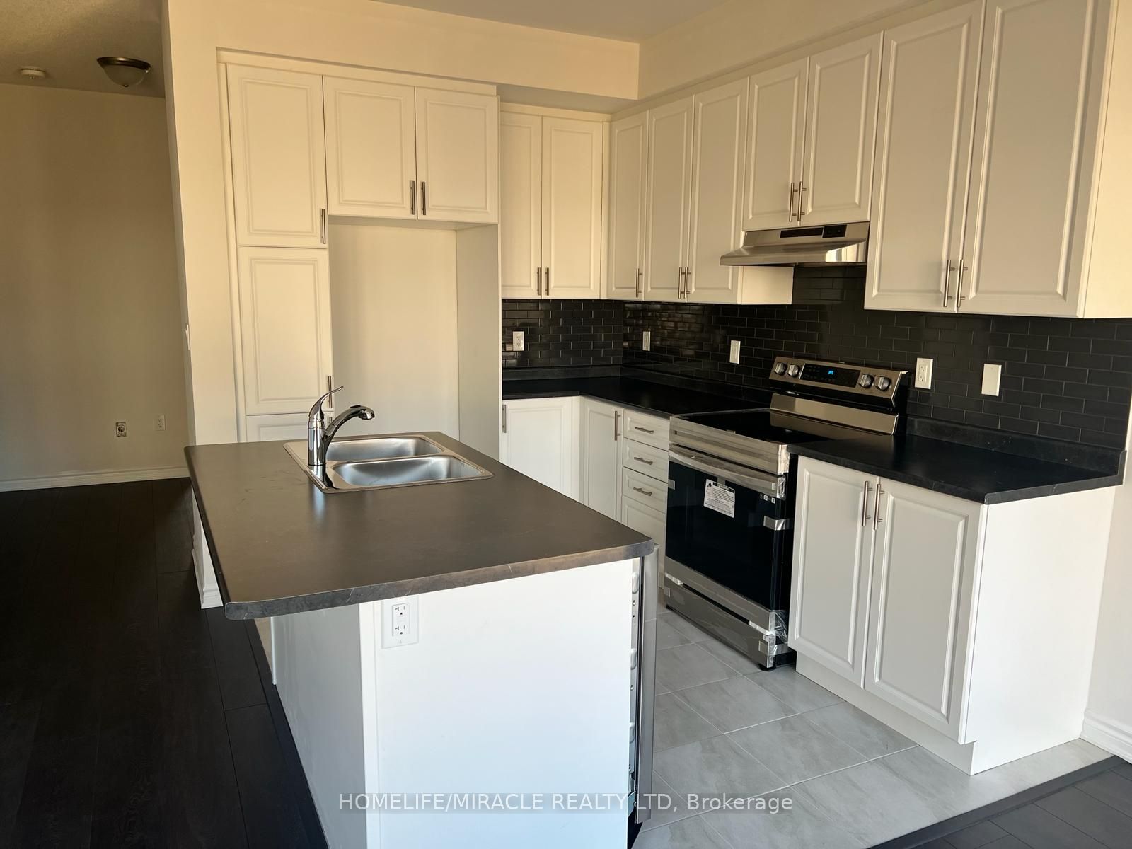 11 Sapphire Way, Thorold, ON L2V 0L4 photo 4