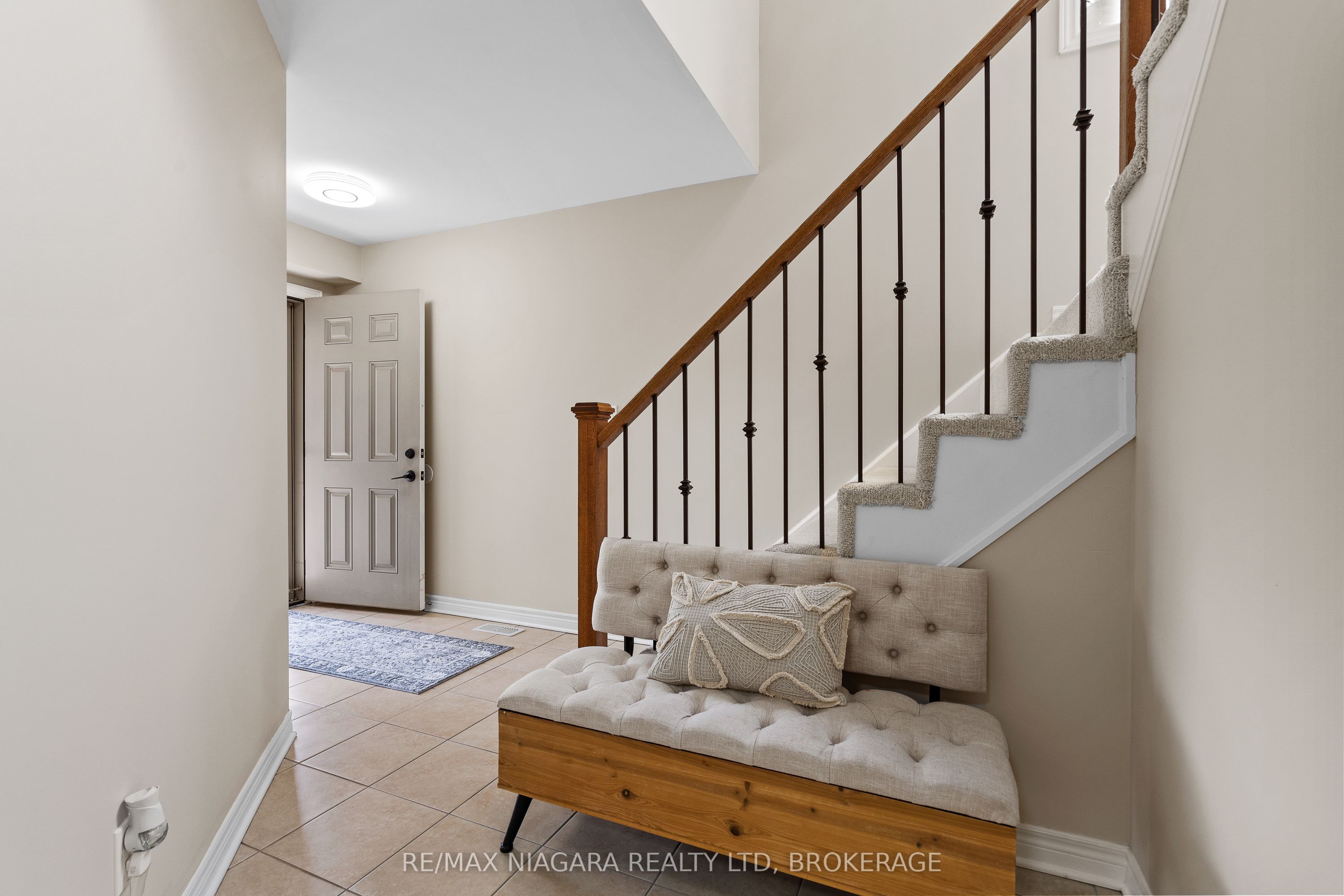 8511 Jennifer Crescent, Niagara Falls, ON L2H 0J3 photo 3