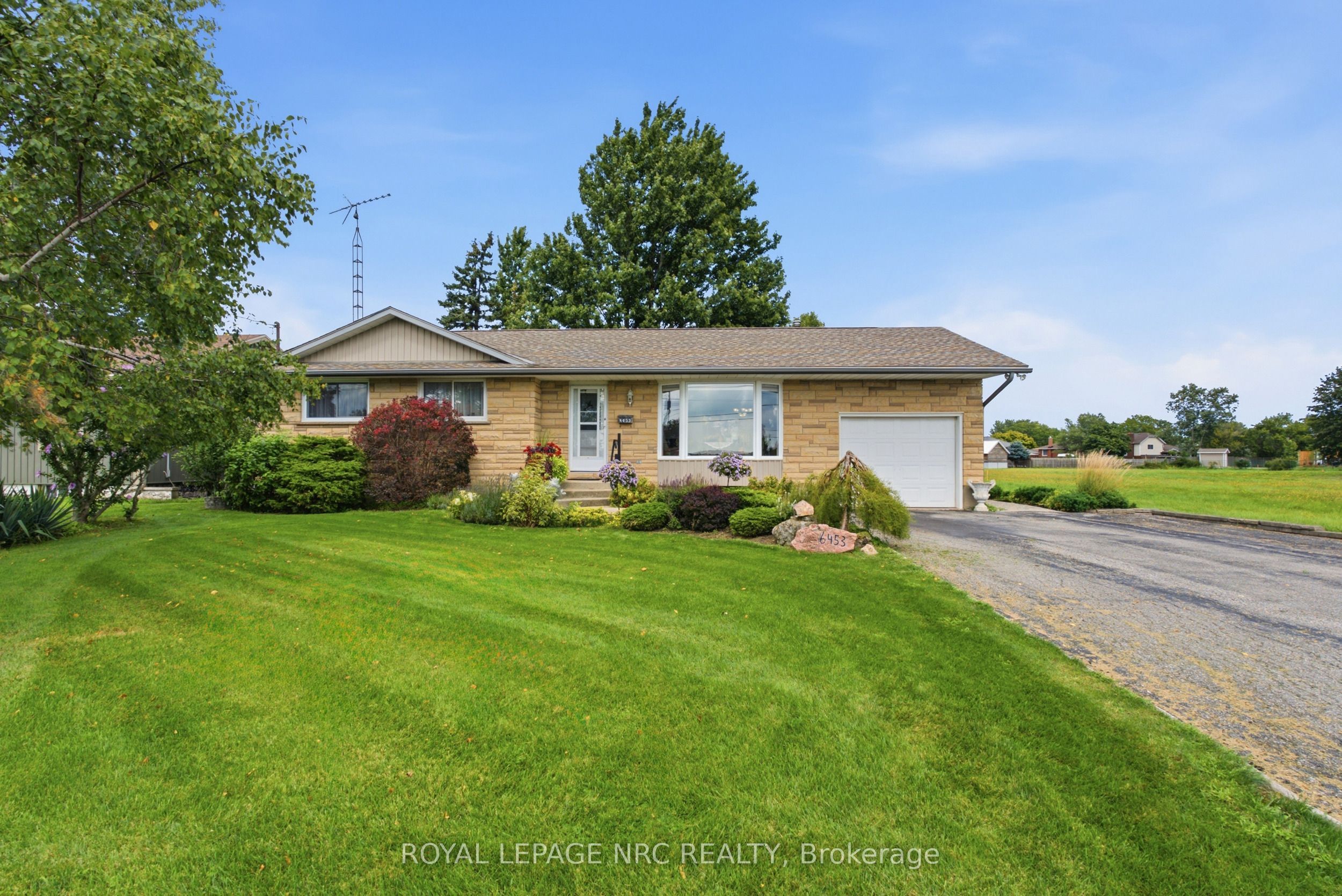 6453 Townline Road, West Lincoln, ON L0R 2A0 photo 2