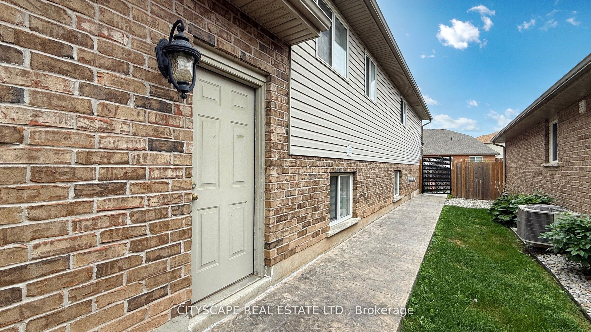 8655 Westport Drive, Niagara Falls, ON L2H 0A3 photo 3