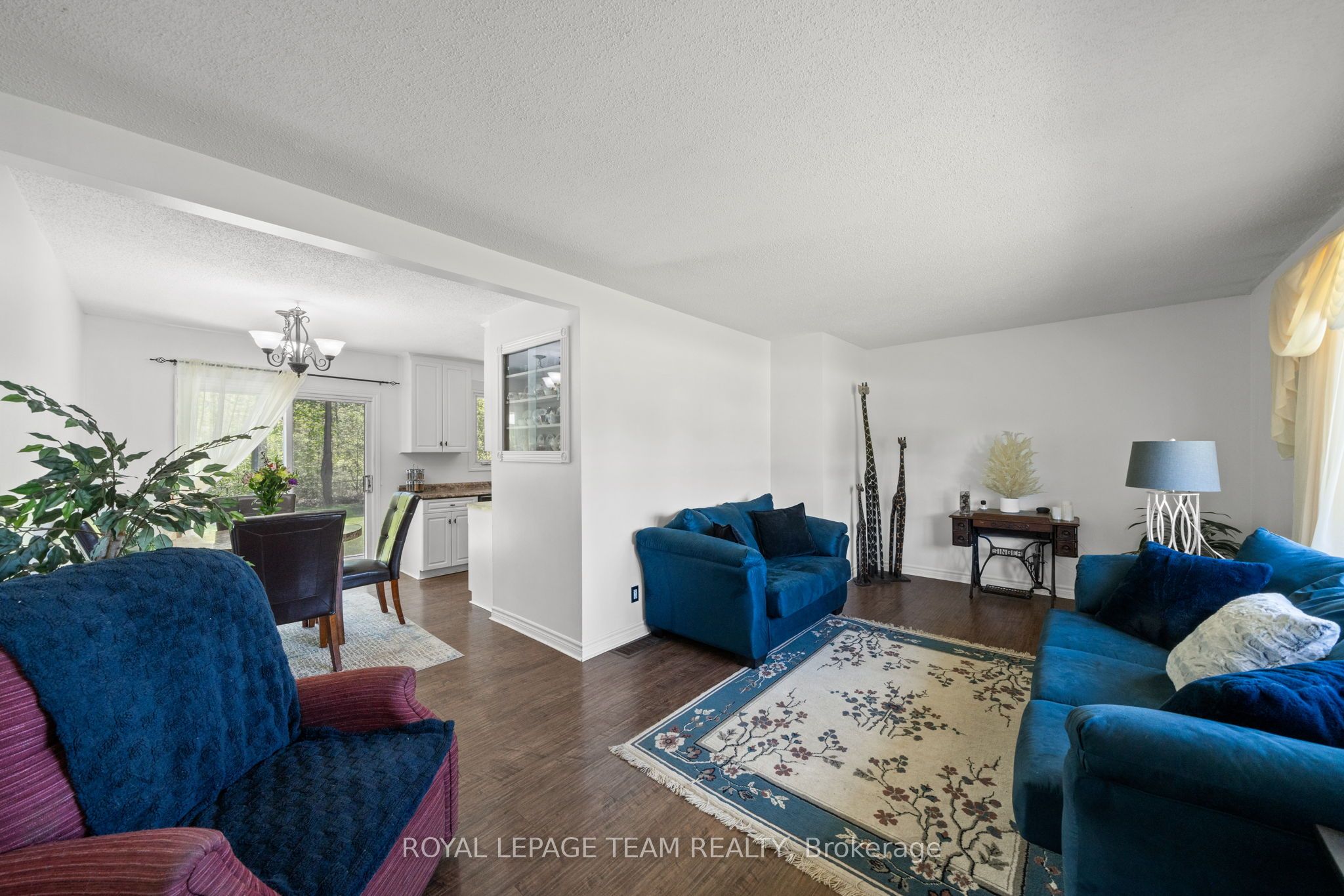 5643 Ficko Crescent, Blossom Park - Airport and Area, ON K1X 1H3 photo 4
