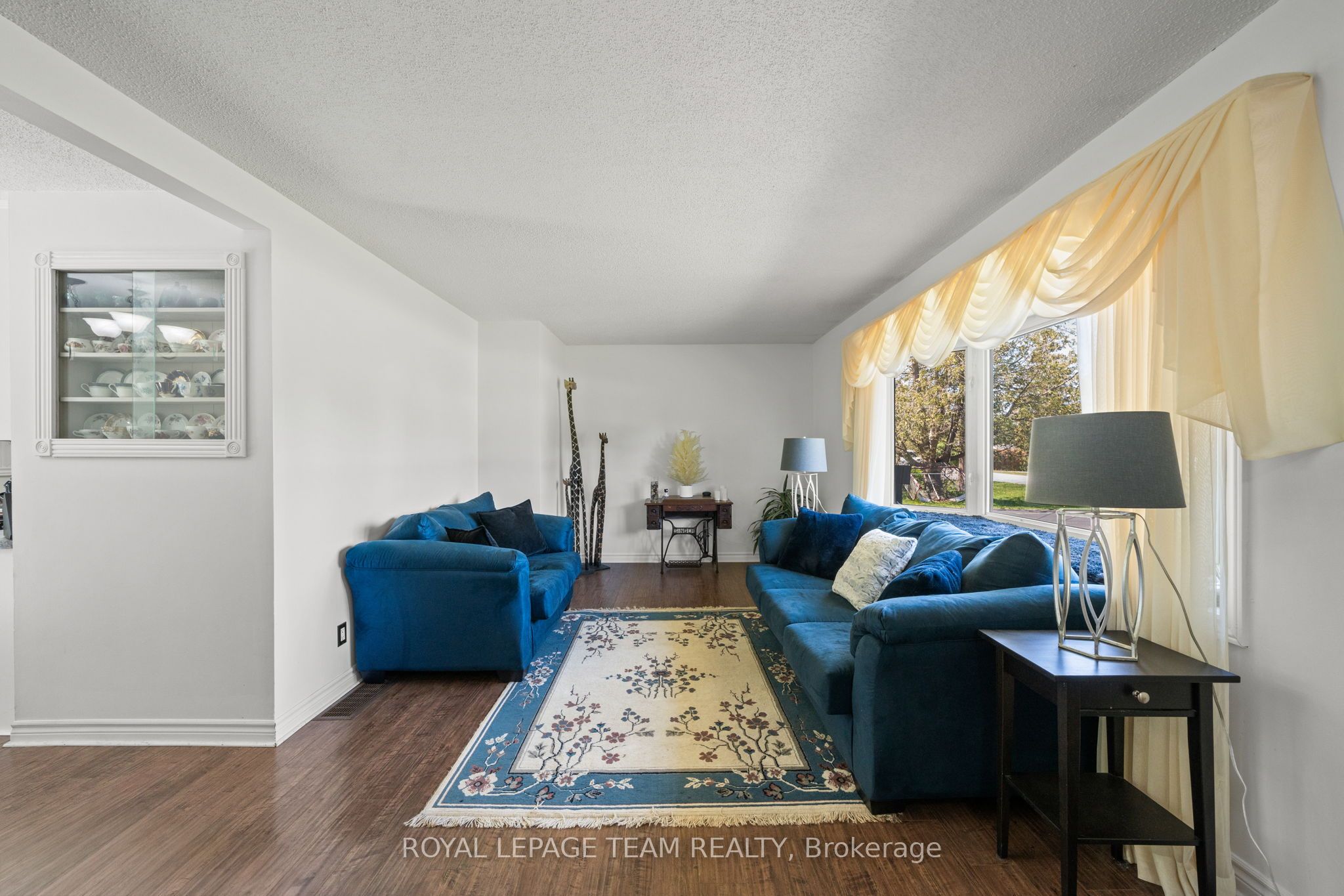 5643 Ficko Crescent, Blossom Park - Airport and Area, ON K1X 1H3 photo 5