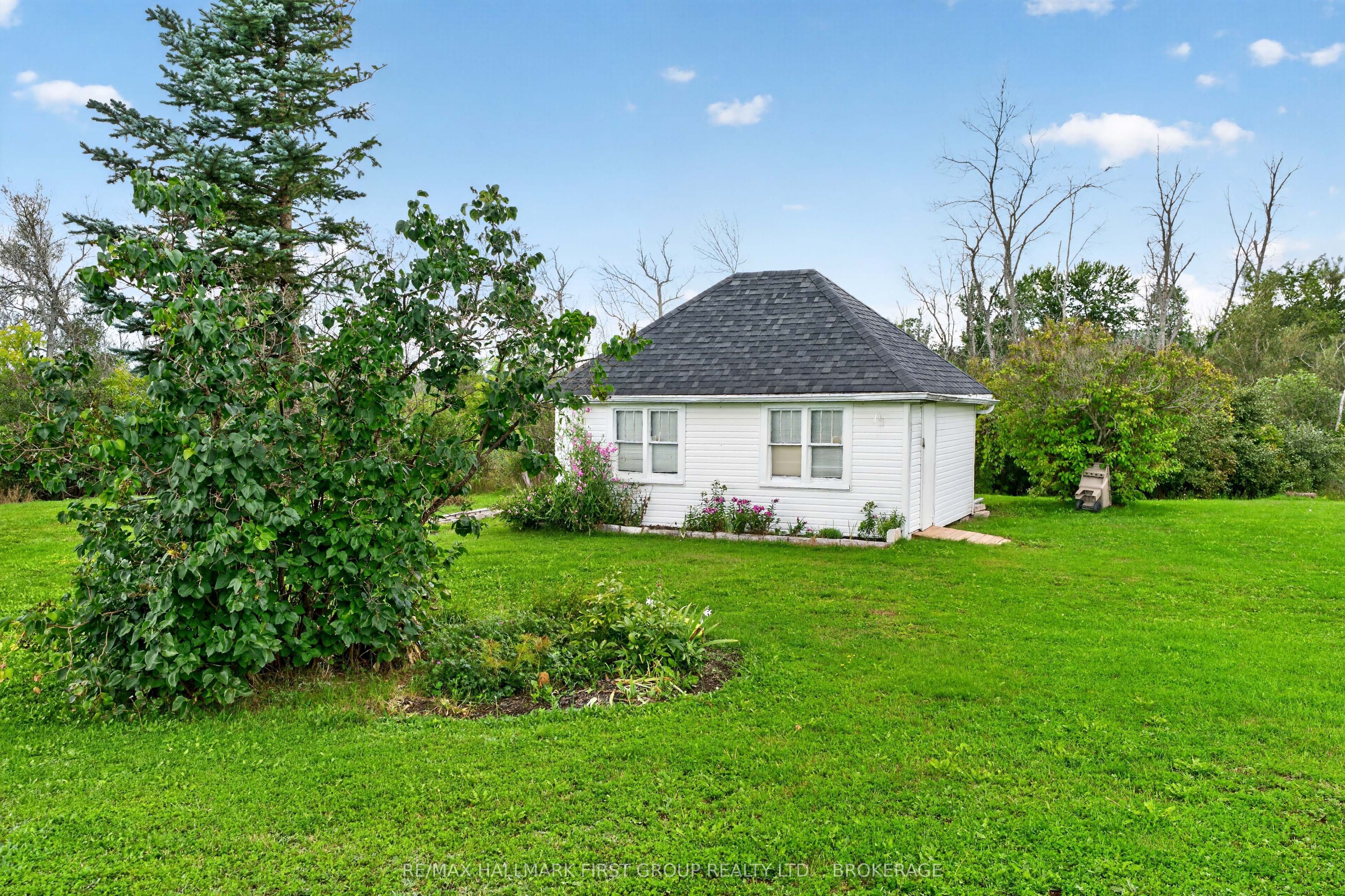 907 Millhaven Road, Loyalist, ON K0H 2H0 photo 2