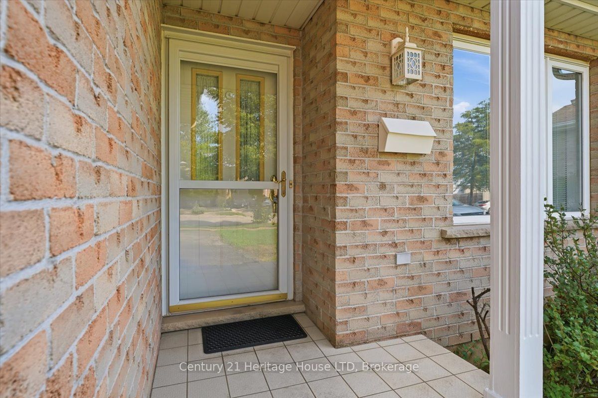 210 Oakcrest Avenue, Welland, ON L3C 7K3 photo 4