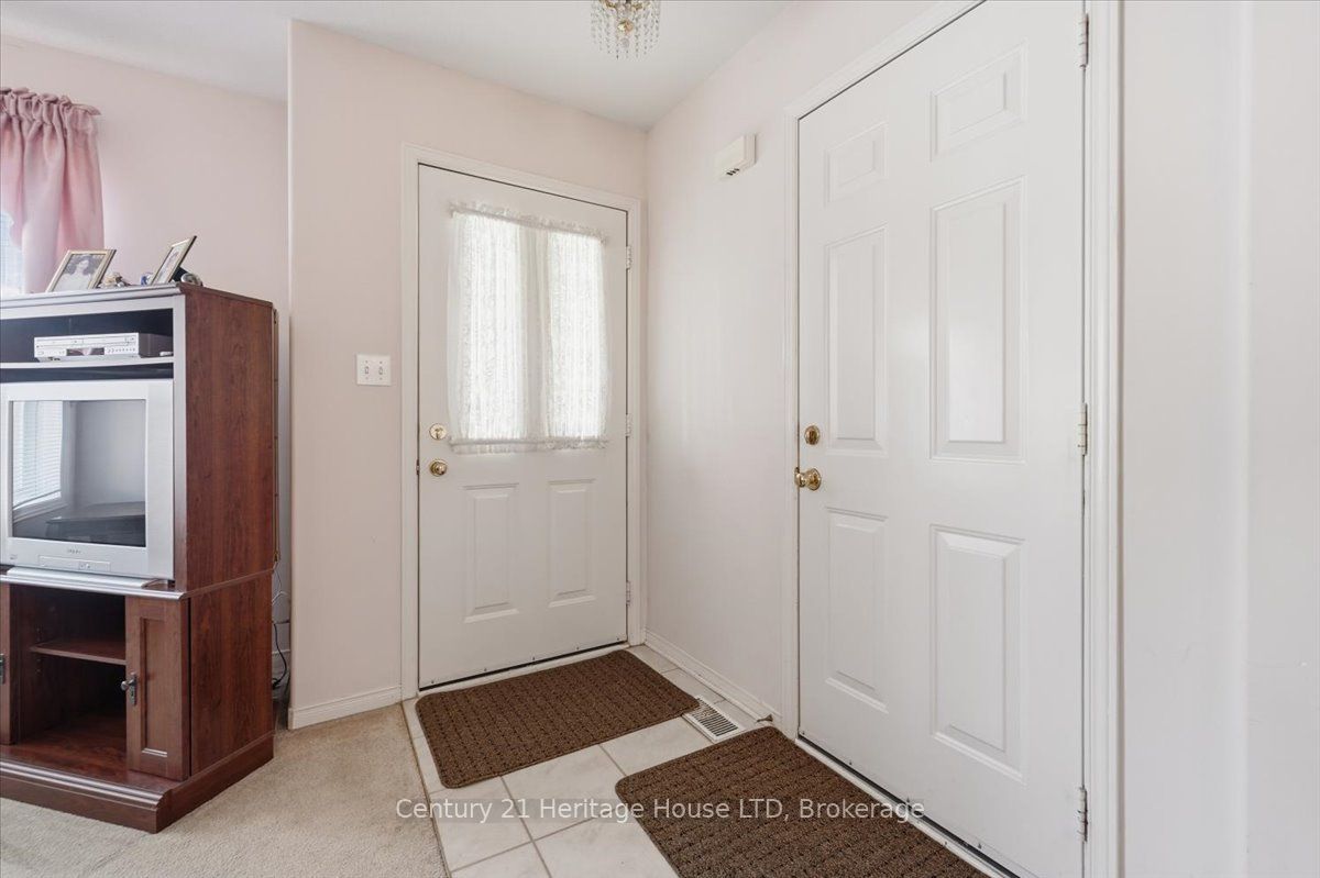 210 Oakcrest Avenue, Welland, ON L3C 7K3 photo 5