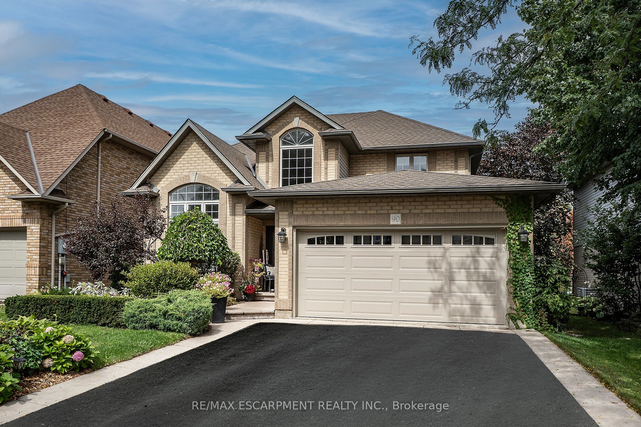 90 Surrey Drive, Hamilton, ON L9K 1L9 photo 2
