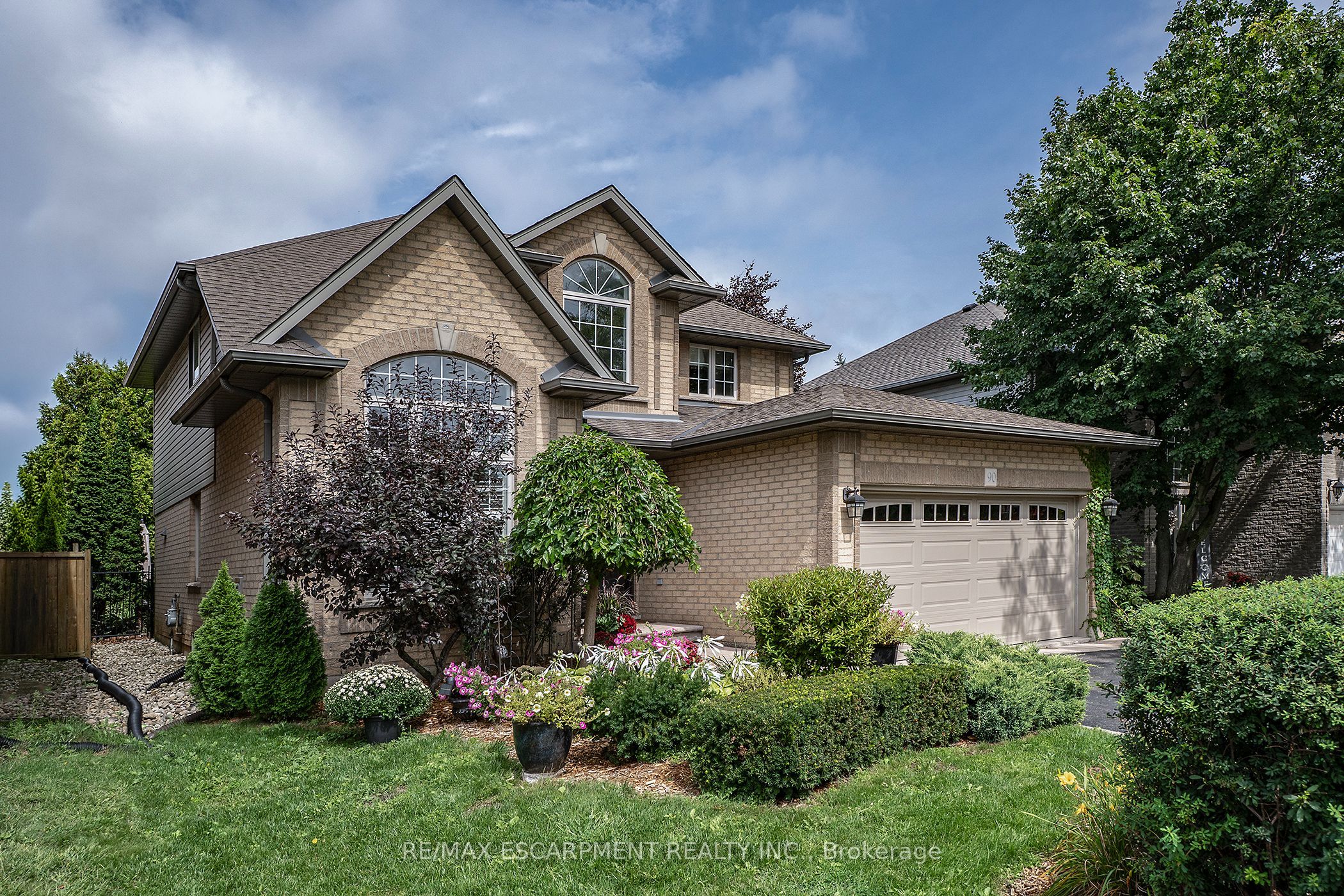 90 Surrey Drive, Hamilton, ON L9K 1L9 photo 3