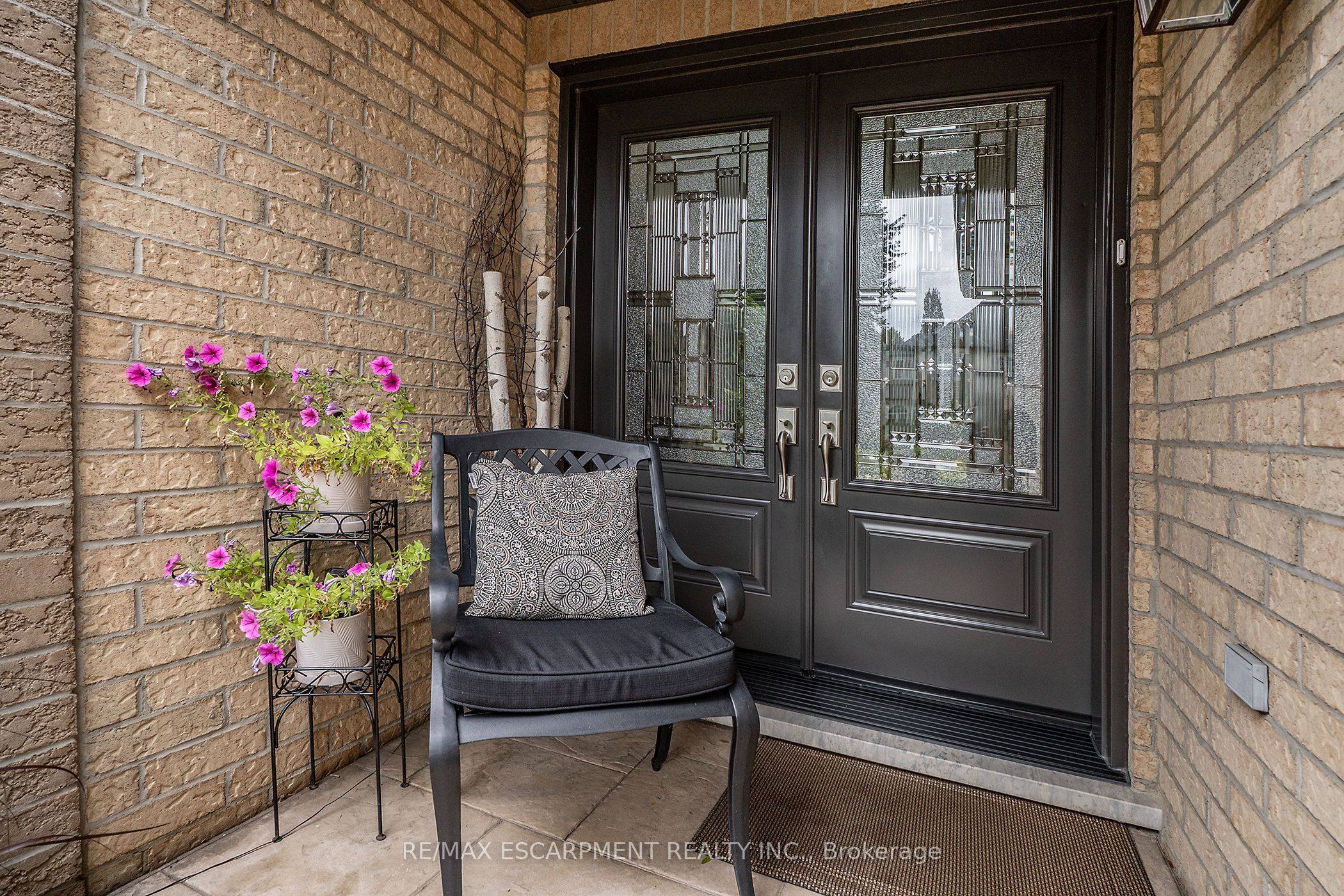 90 Surrey Drive, Hamilton, ON L9K 1L9 photo 4