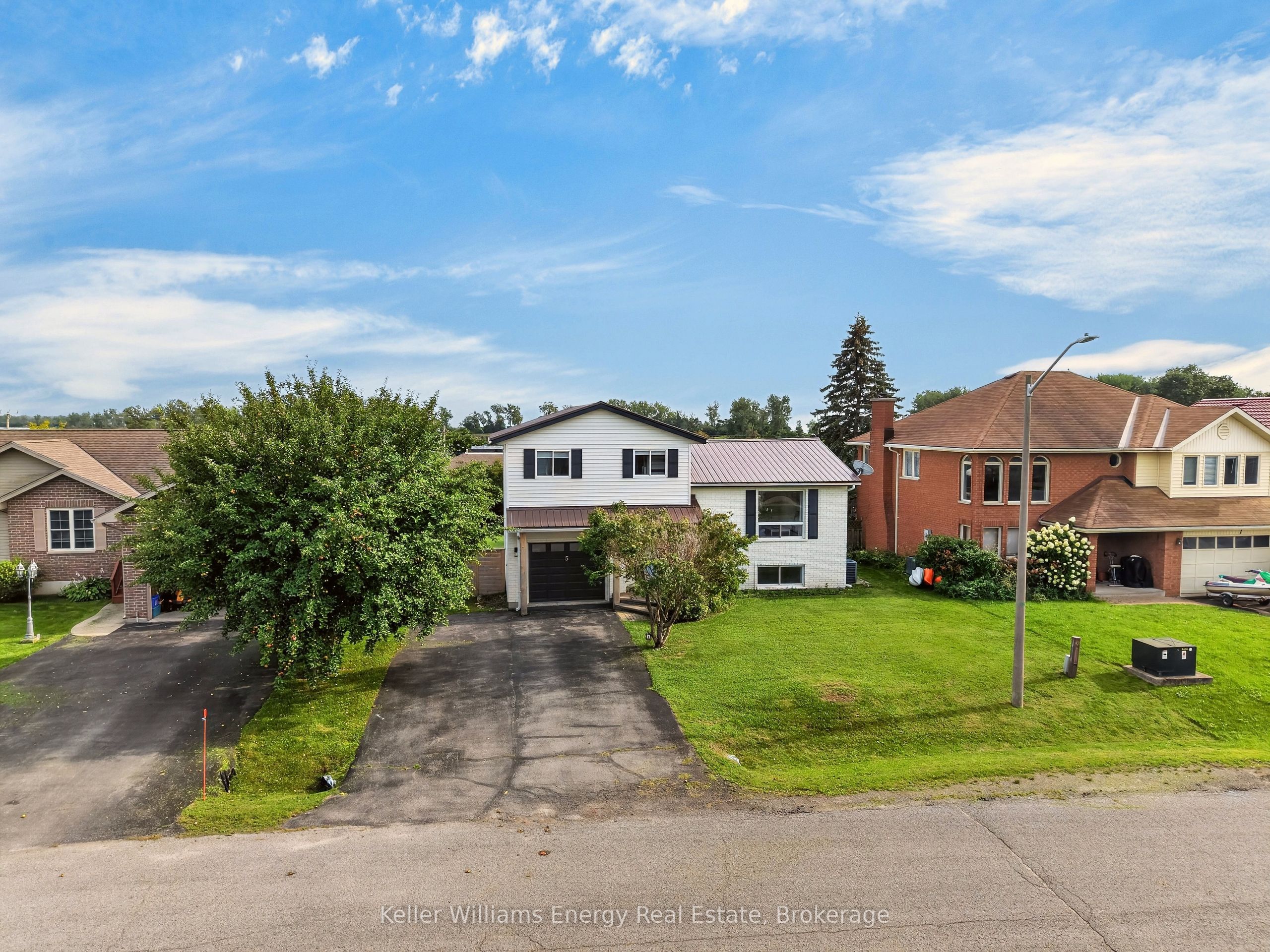 5 Harbourview Crescent, Prince Edward County, ON K0K 3L0 photo 2