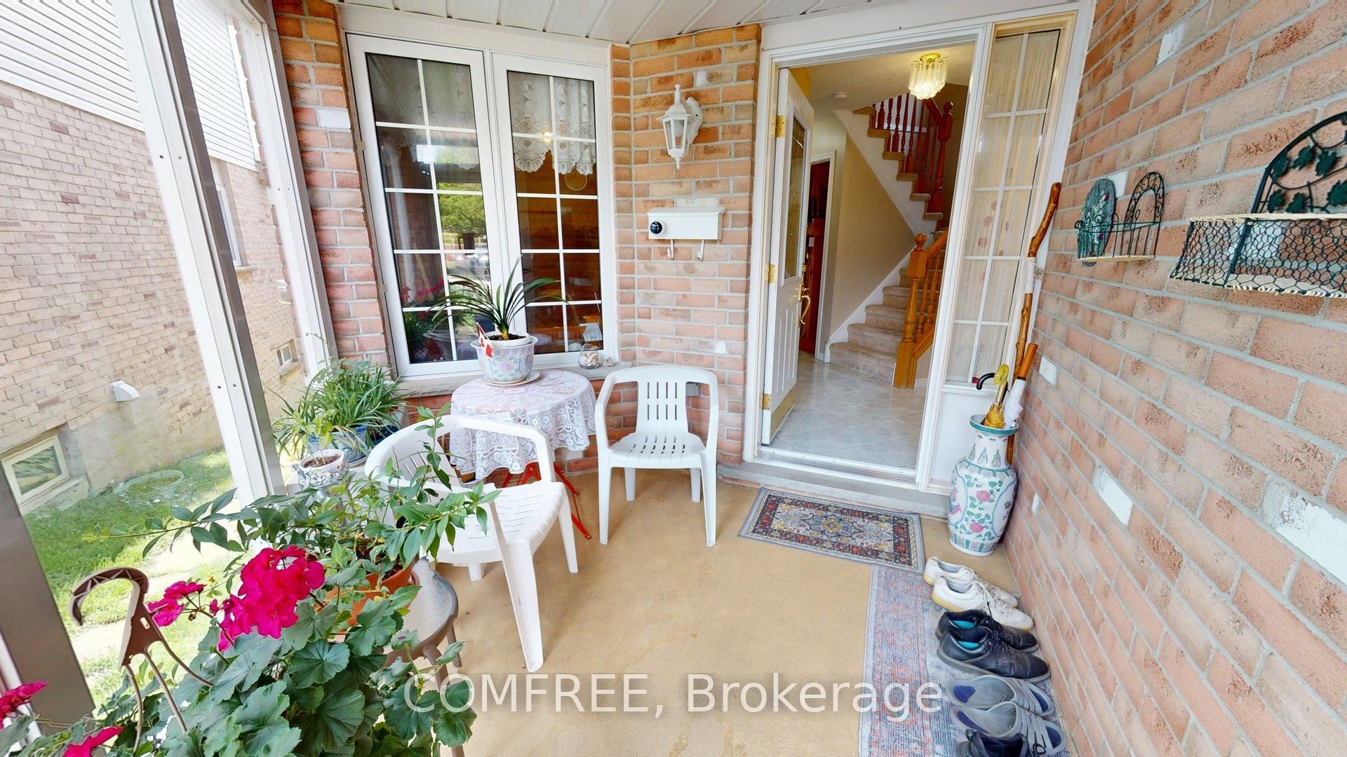 115 Resurrection Drive, Kitchener, ON N2N 3H3 photo 3