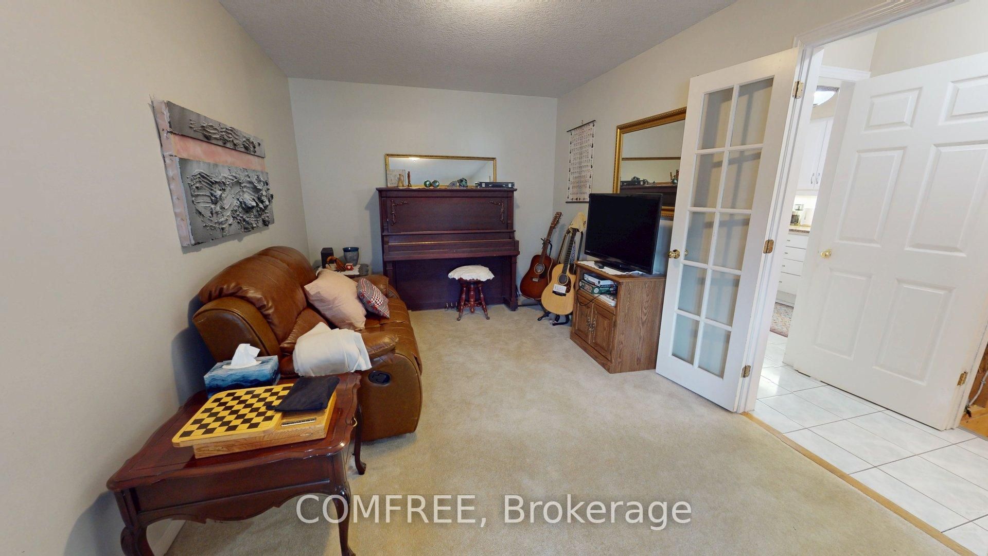 115 Resurrection Drive, Kitchener, ON N2N 3H3 photo 5
