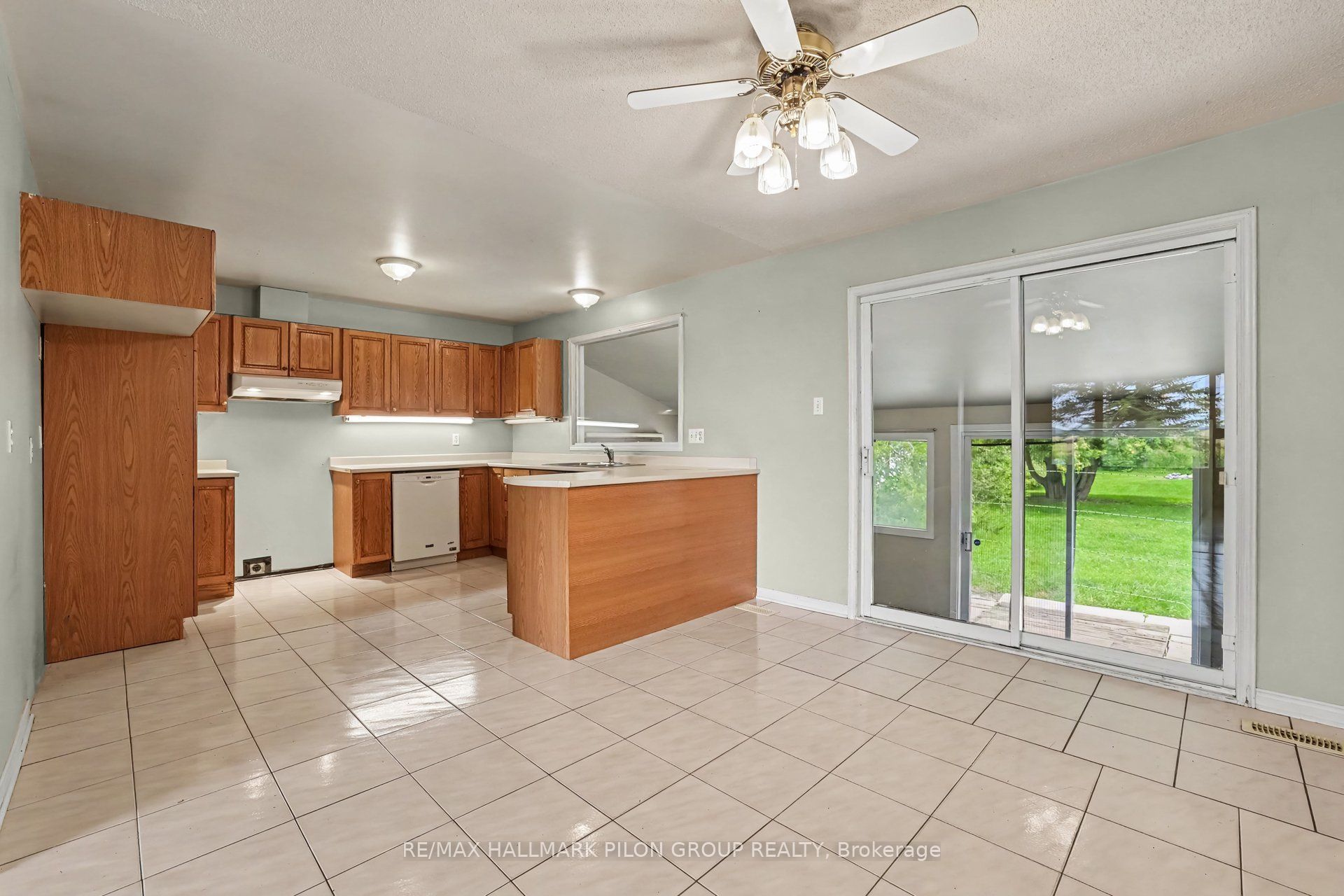 4987 Frank Kenny Road, Orleans - Cumberland and Area, ON K0A 3H0 photo 5