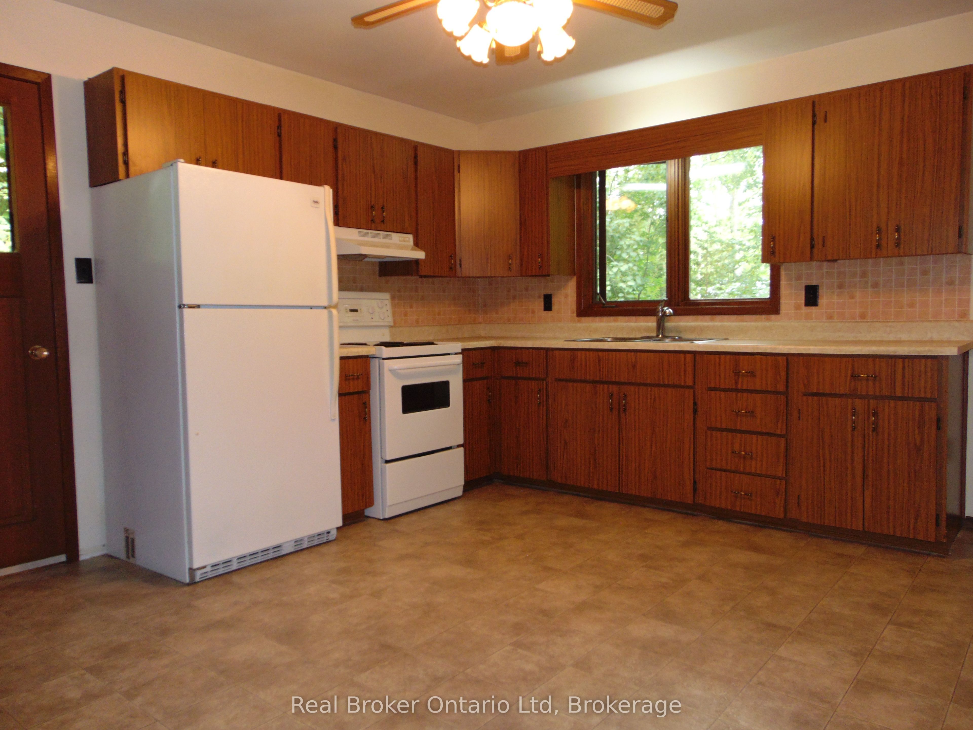 14 Emerson Avenue S, South Bruce Peninsula, ON N0H 2G0 photo 4