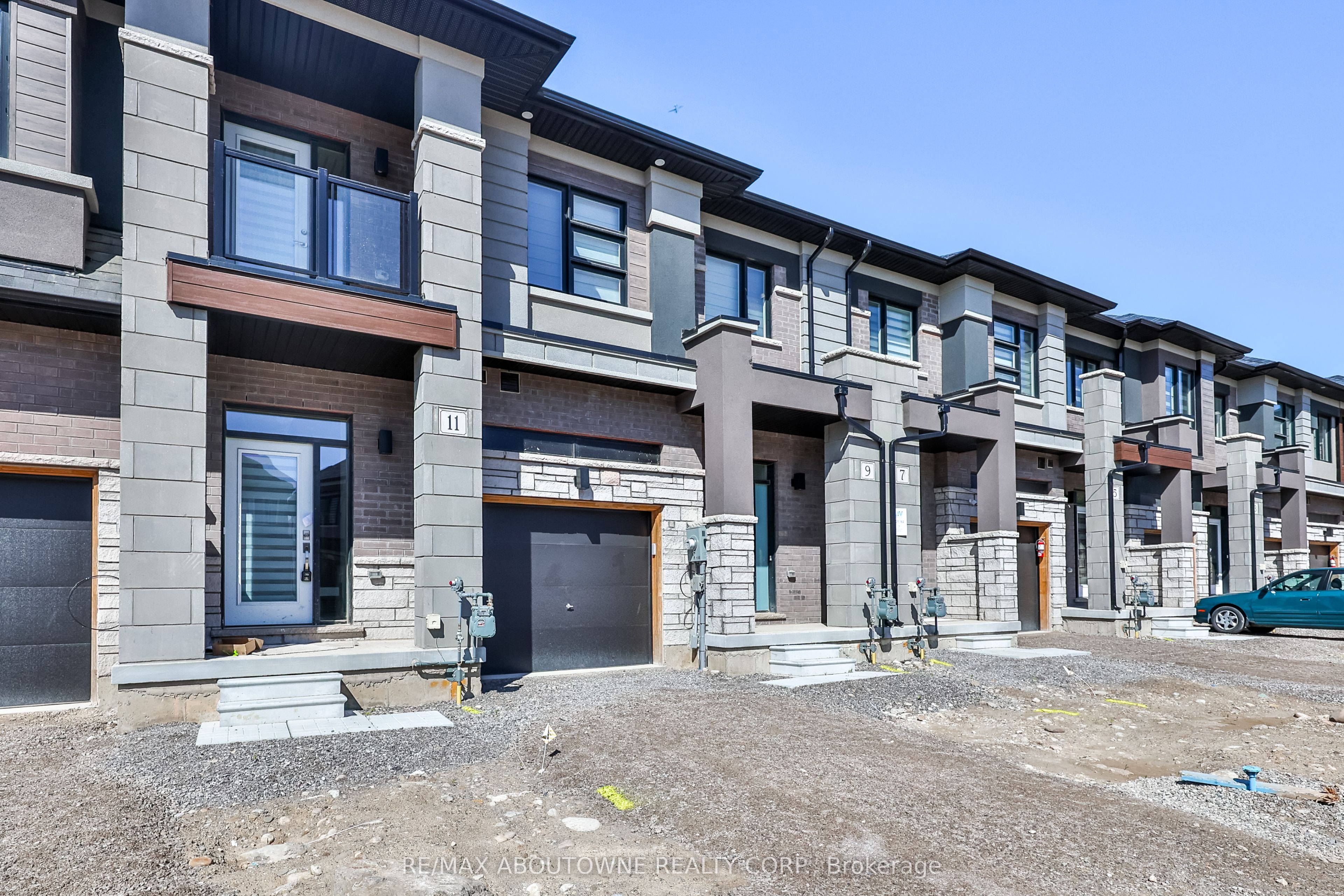 9 Wakeling Drive, Brantford, ON L3B 0V8