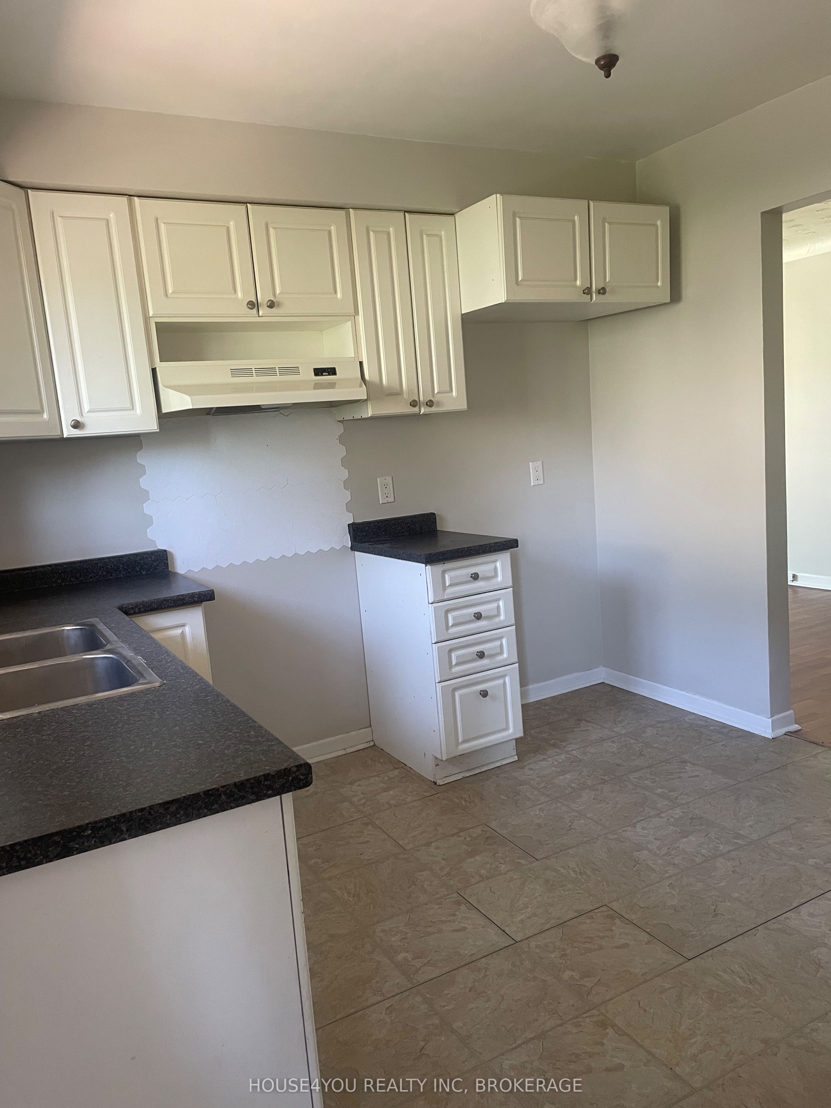 251 St Augustine Drive NE, St. Catharines, ON L2P 3L9 photo 5