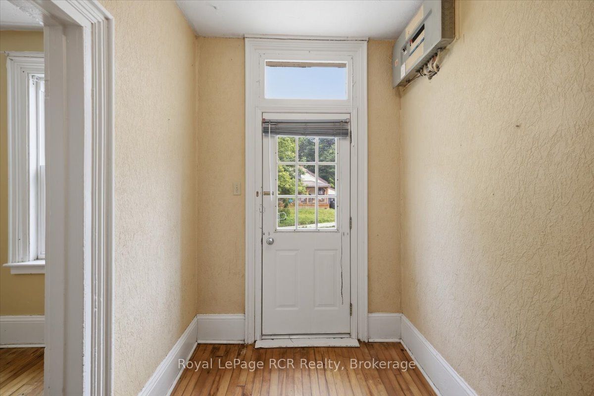 565 7th A Street E, Owen Sound, ON N4K 1K4 photo 2