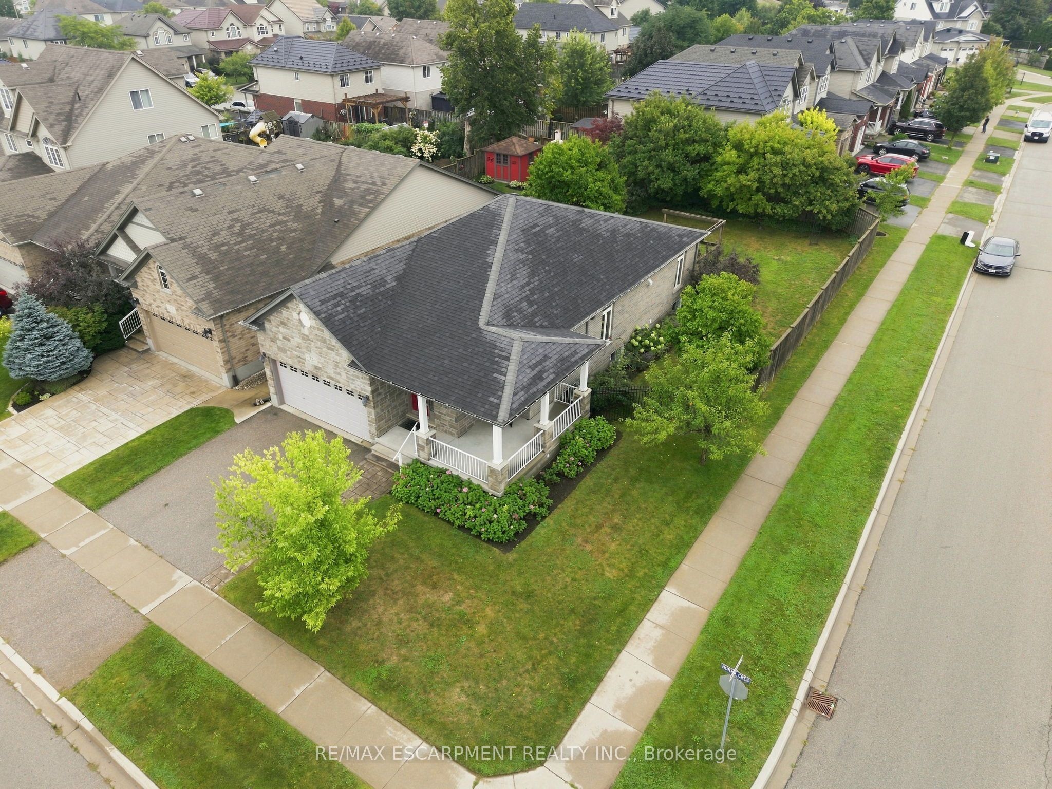 33 Norma Crescent, Guelph, ON N1E 7M4 photo 2
