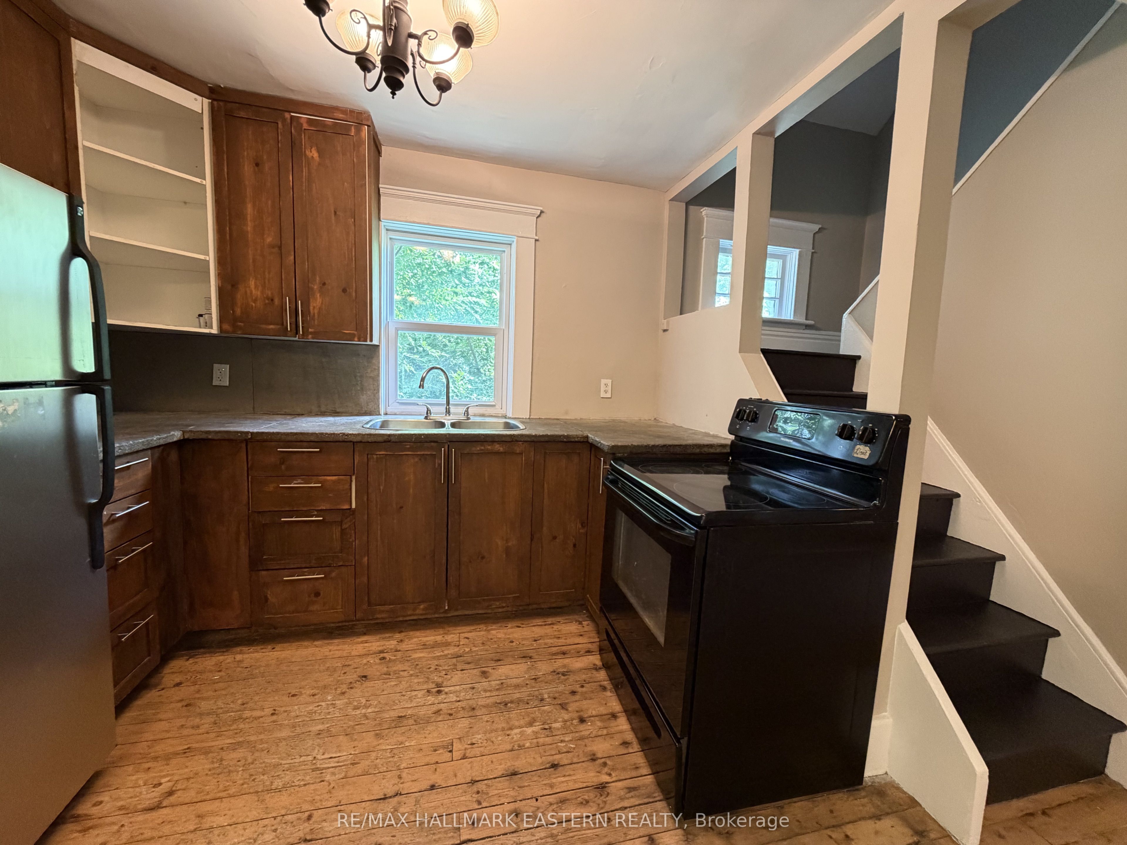 242 Dublin Street, Peterborough, ON K9H 3B8 photo 5
