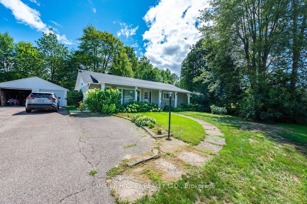 100 Glendale Avenue, Deep River, ON K0J 1P0